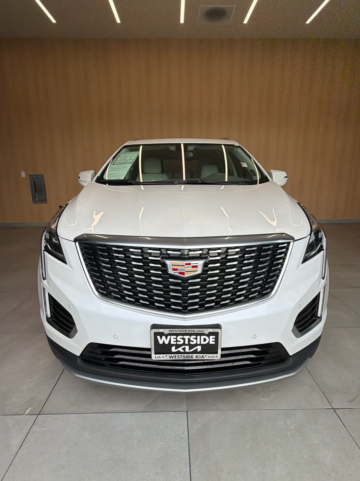 2024 Cadillac XT5 FWD Premium Luxury Crystal White Tricoat at Texan GMC Buick