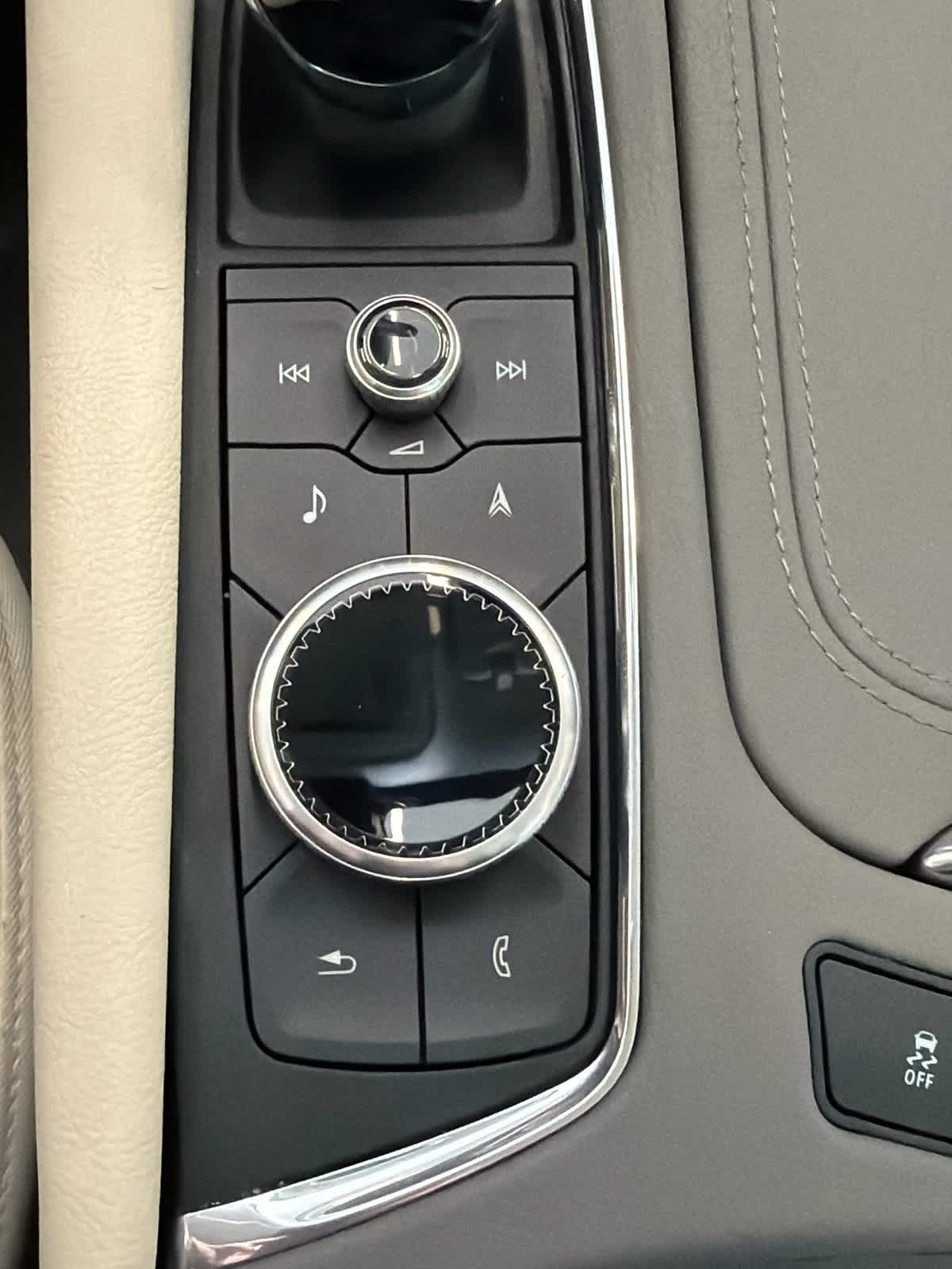 2024 Cadillac XT5 FWD Premium Luxury Crystal White Tricoat at Texan GMC Buick