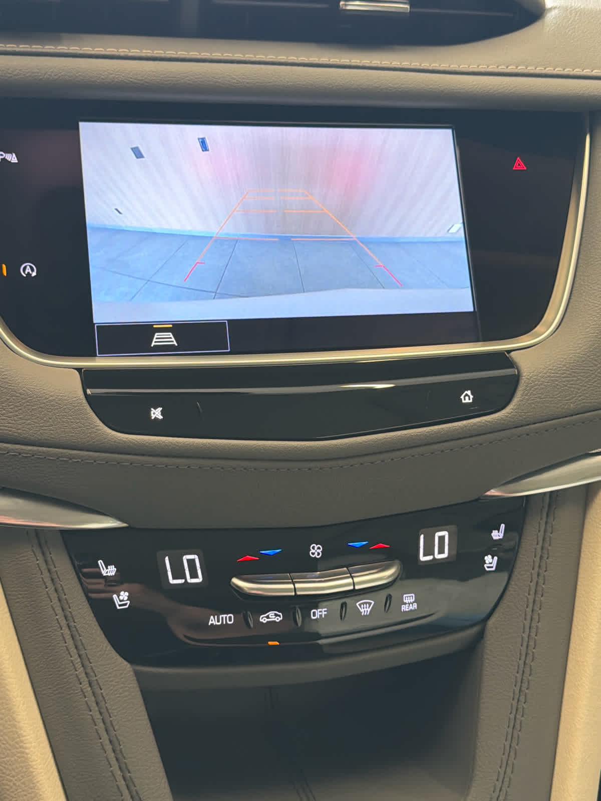 2024 Cadillac XT5 FWD Premium Luxury Crystal White Tricoat at Texan GMC Buick