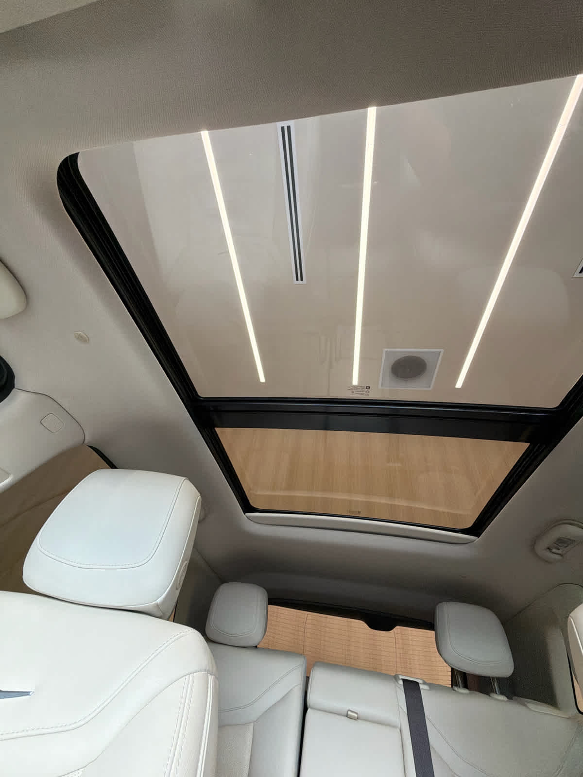 2024 Cadillac XT5 FWD Premium Luxury Crystal White Tricoat at Texan GMC Buick