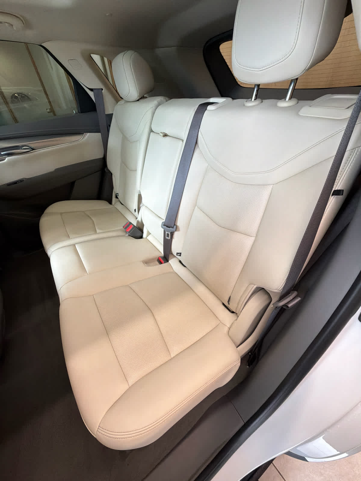 2024 Cadillac XT5 FWD Premium Luxury Crystal White Tricoat at Texan GMC Buick