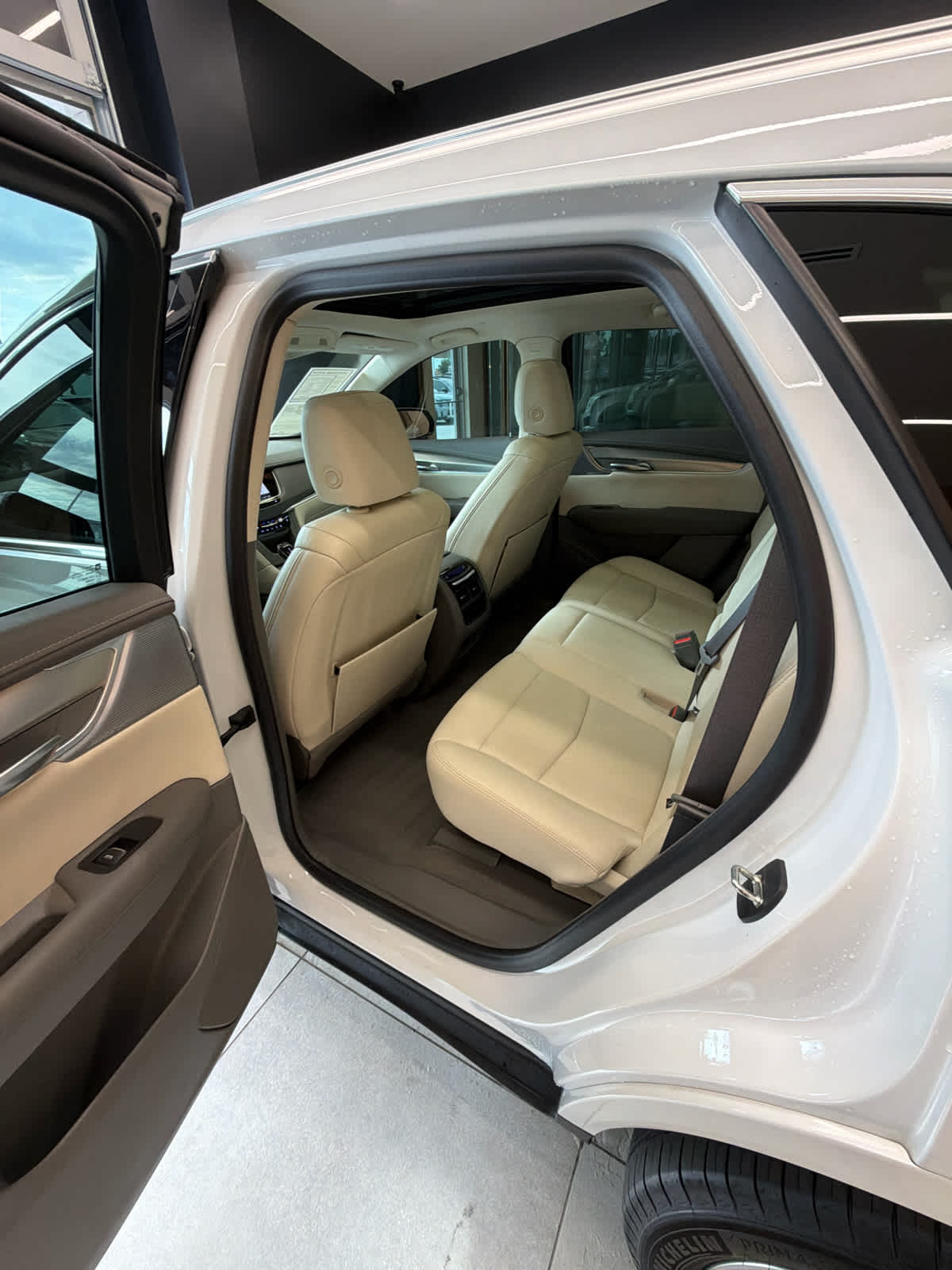 2024 Cadillac XT5 FWD Premium Luxury Crystal White Tricoat at Texan GMC Buick