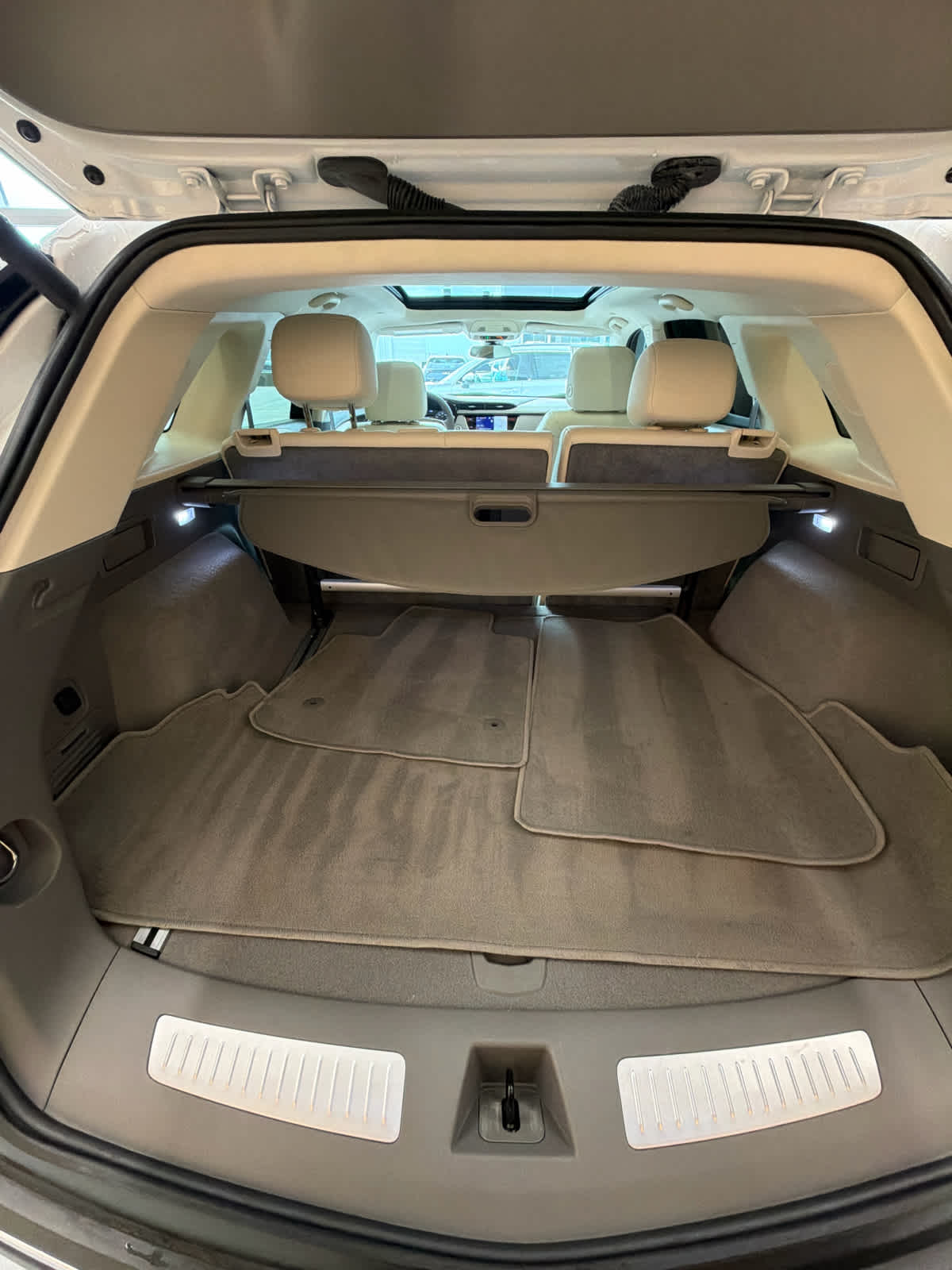 2024 Cadillac XT5 FWD Premium Luxury Crystal White Tricoat at Texan GMC Buick