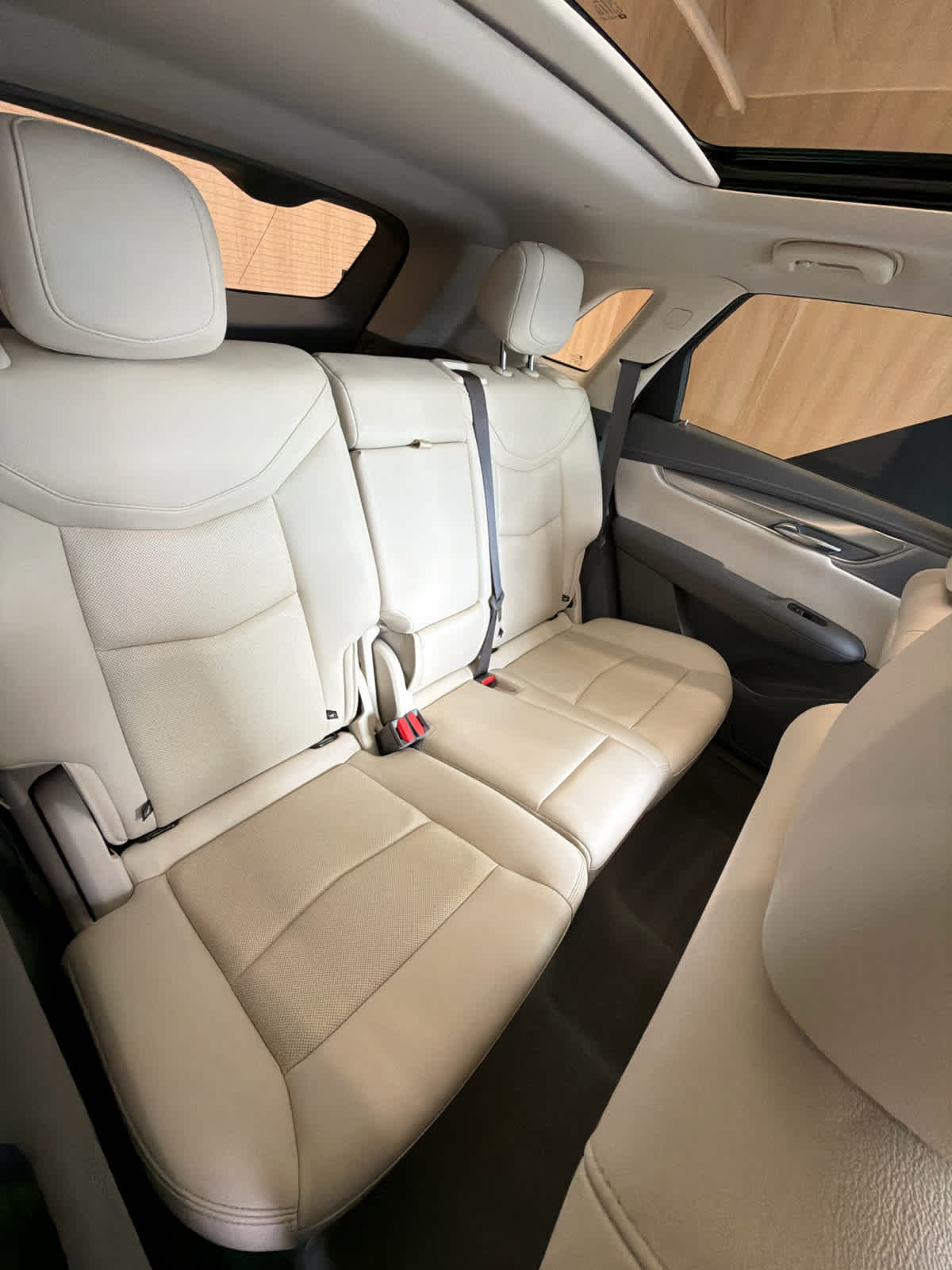 2024 Cadillac XT5 FWD Premium Luxury Crystal White Tricoat at Texan GMC Buick