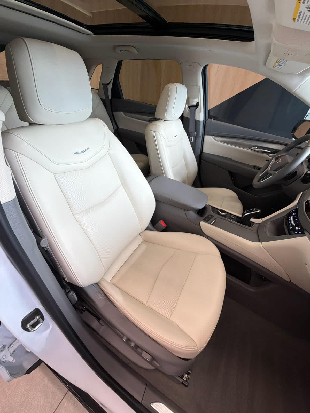 2024 Cadillac XT5 FWD Premium Luxury Crystal White Tricoat at Texan GMC Buick