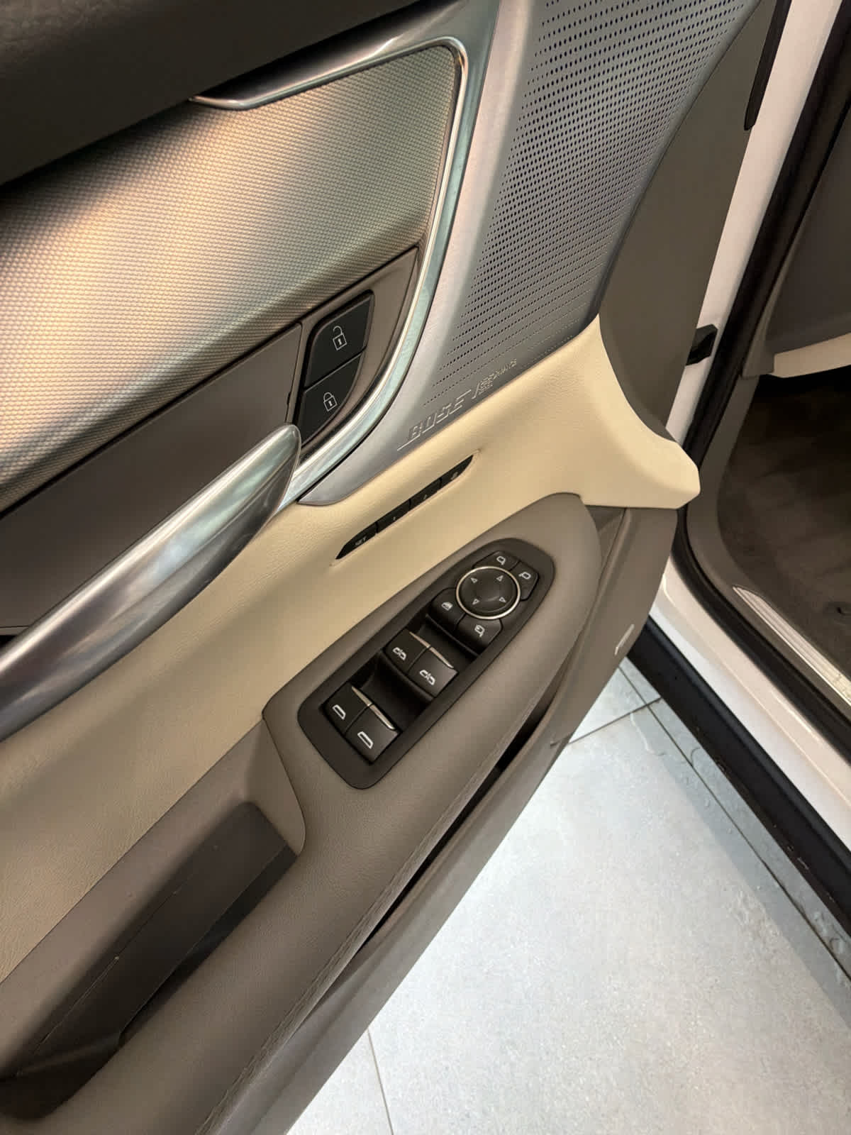 2024 Cadillac XT5 FWD Premium Luxury Crystal White Tricoat at Texan GMC Buick