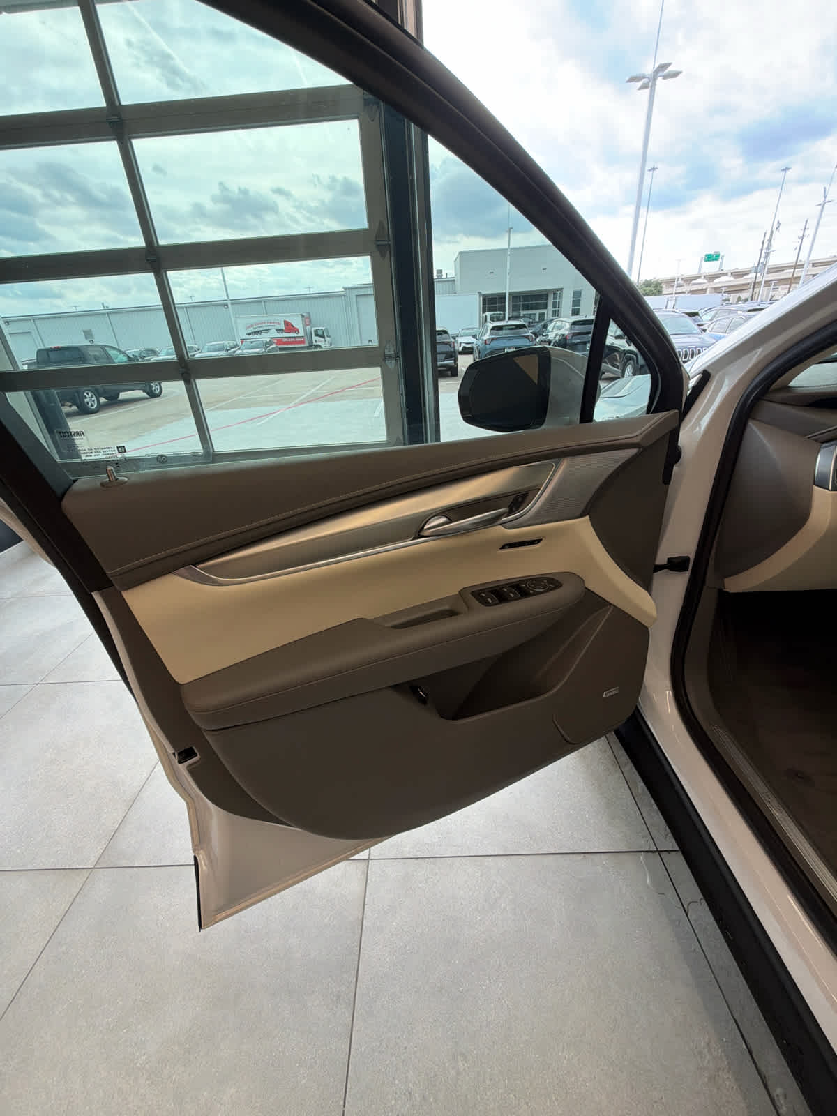 2024 Cadillac XT5 FWD Premium Luxury Crystal White Tricoat at Texan GMC Buick