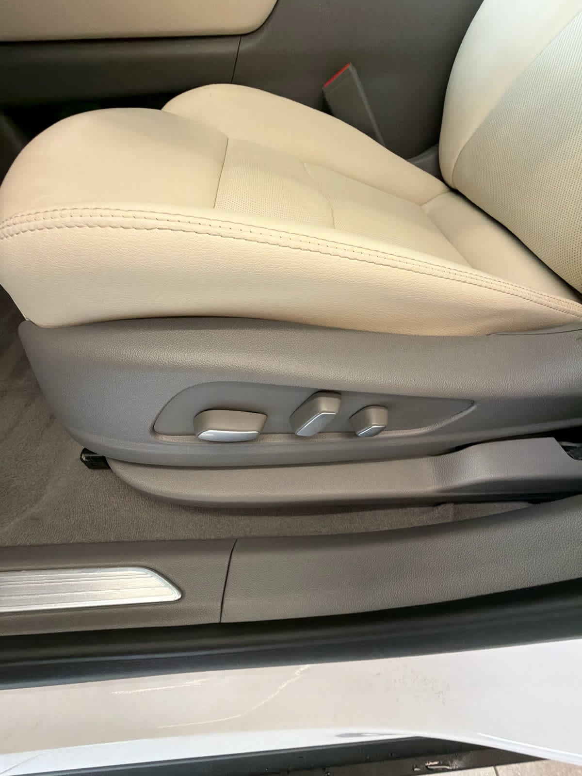 2024 Cadillac XT5 FWD Premium Luxury Crystal White Tricoat at Texan GMC Buick