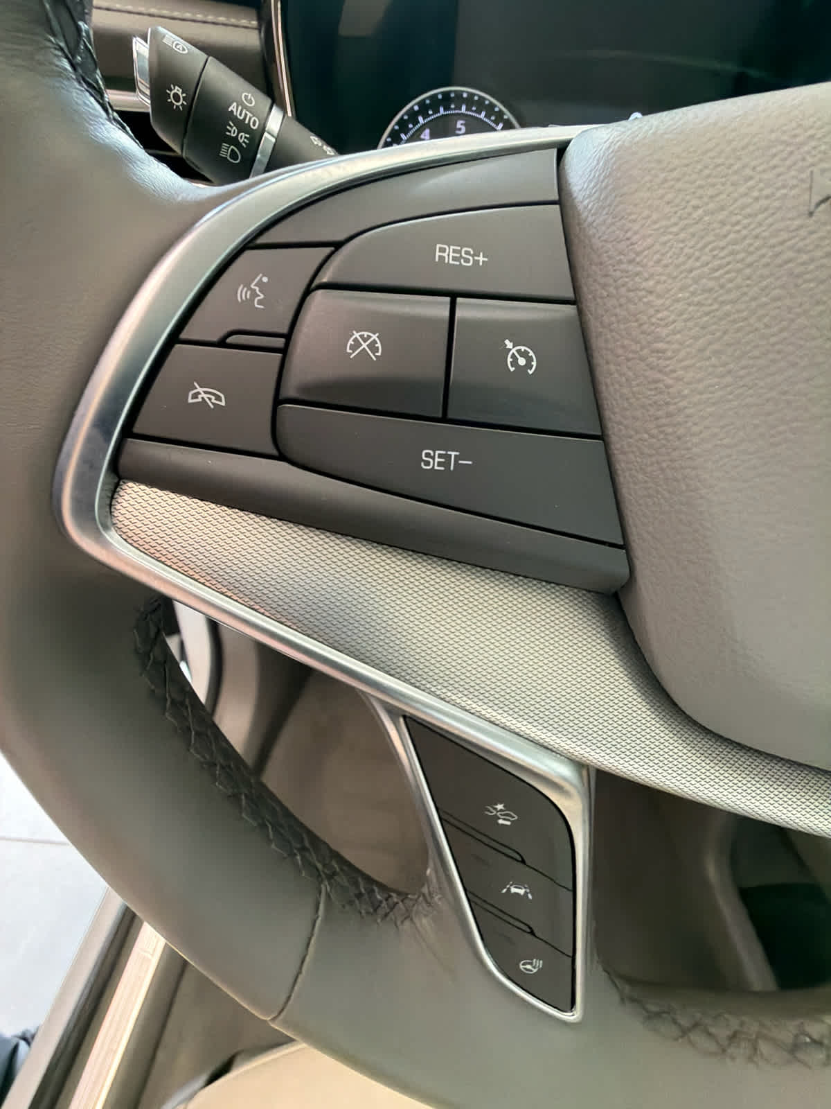 2024 Cadillac XT5 FWD Premium Luxury Crystal White Tricoat at Texan GMC Buick