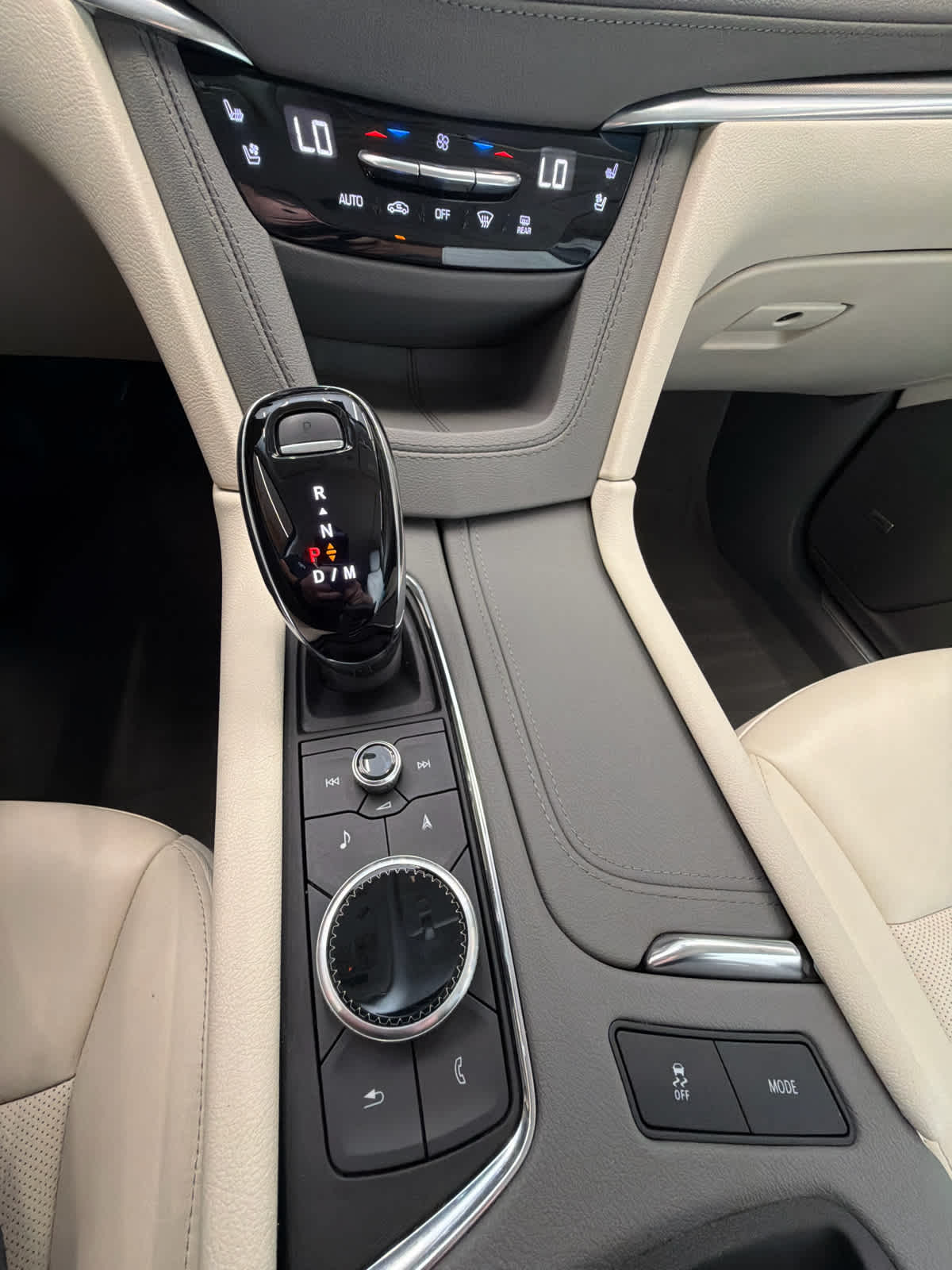 2024 Cadillac XT5 FWD Premium Luxury Crystal White Tricoat at Texan GMC Buick