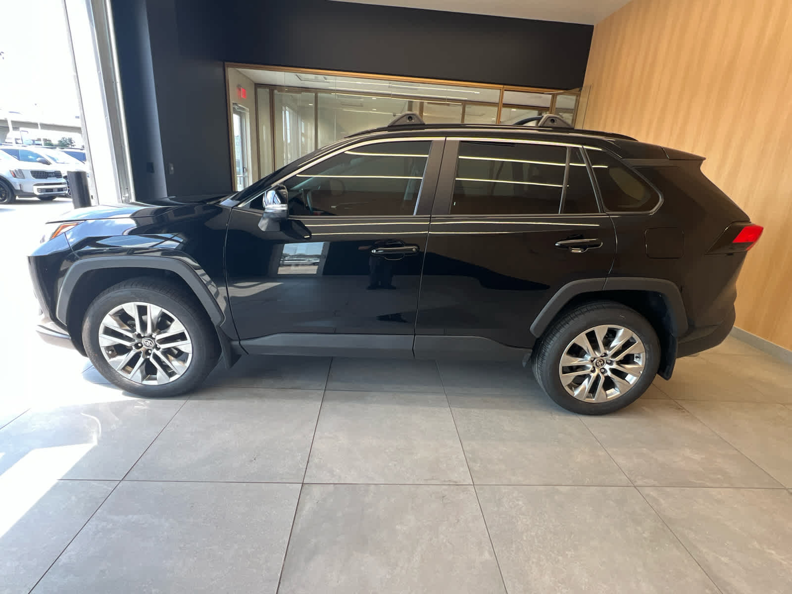 2024 Toyota RAV4 XLE Premium - 5