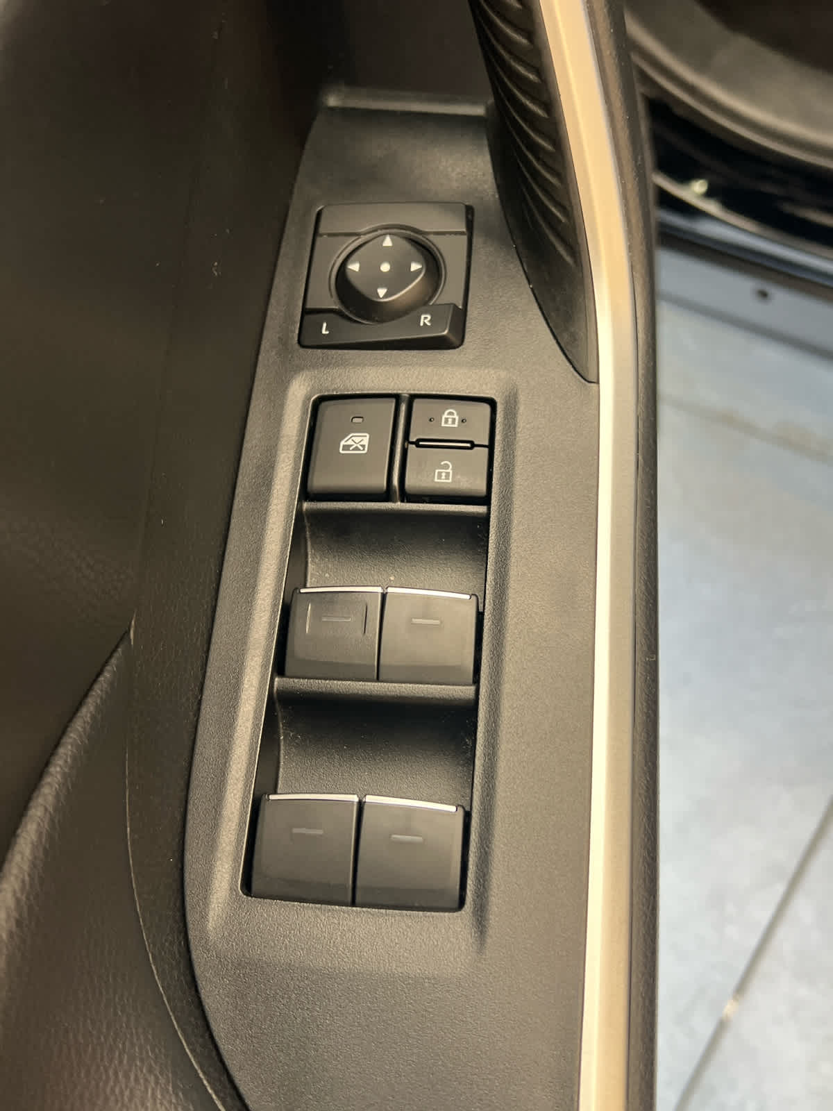 2024 Toyota RAV4 XLE Premium - 10