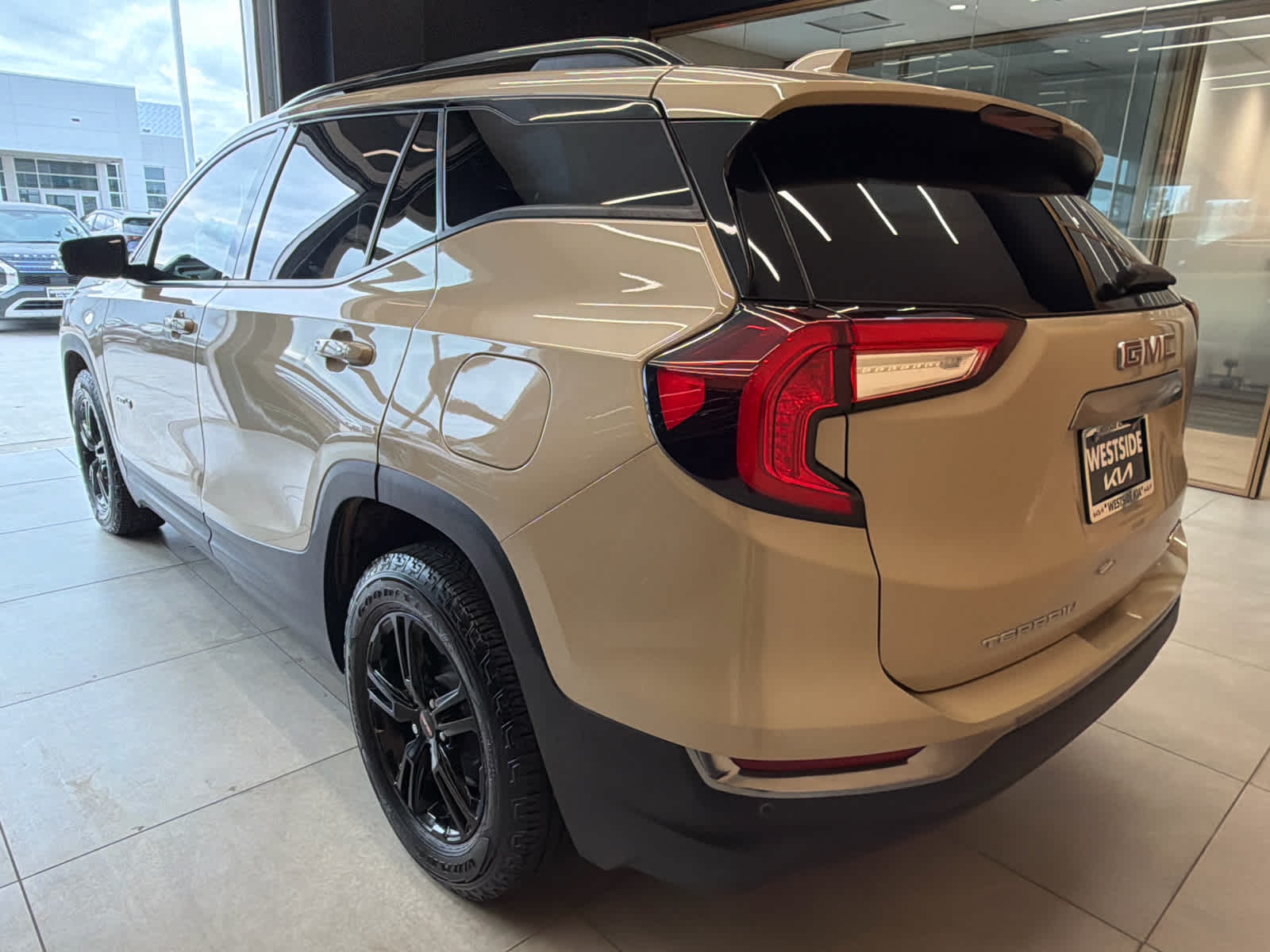2023 GMC Terrain photo 3 of 37