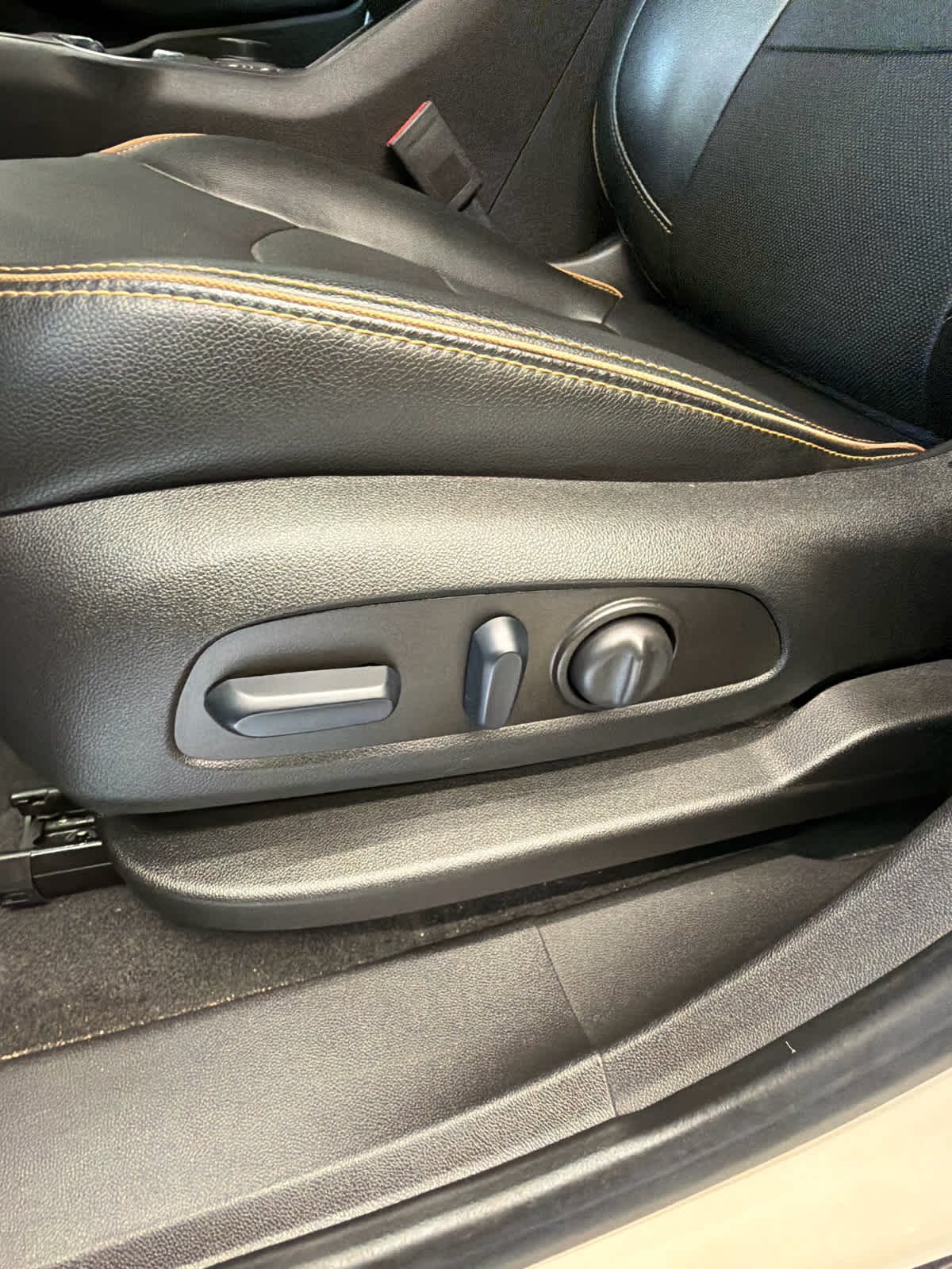 2023 GMC Terrain photo 16 of 37