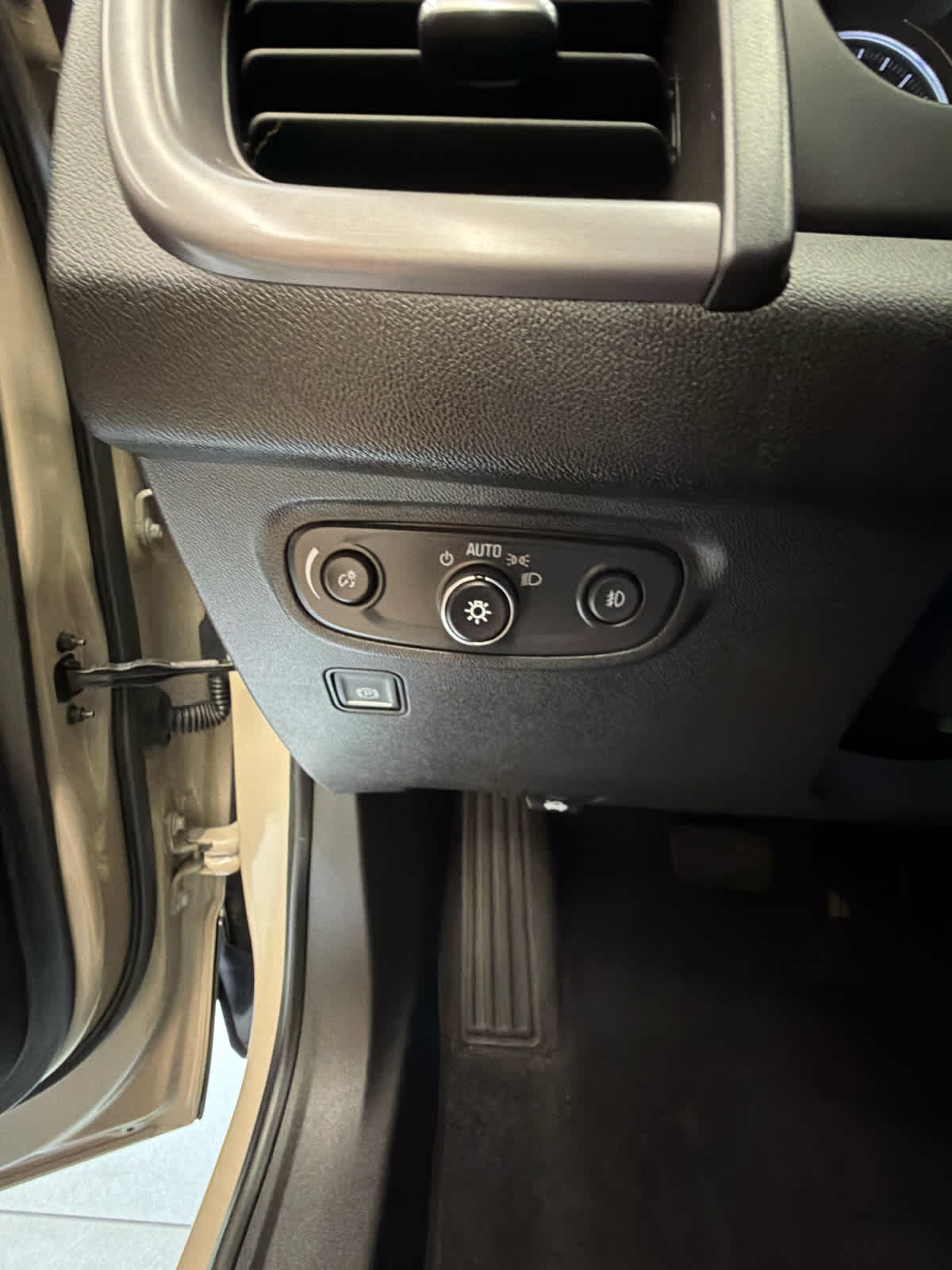 2023 GMC Terrain photo 21 of 37