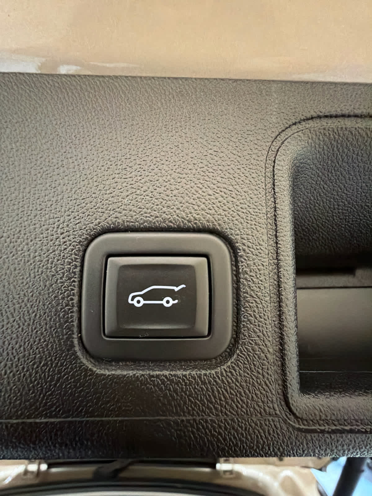 2023 GMC Terrain photo 32 of 37