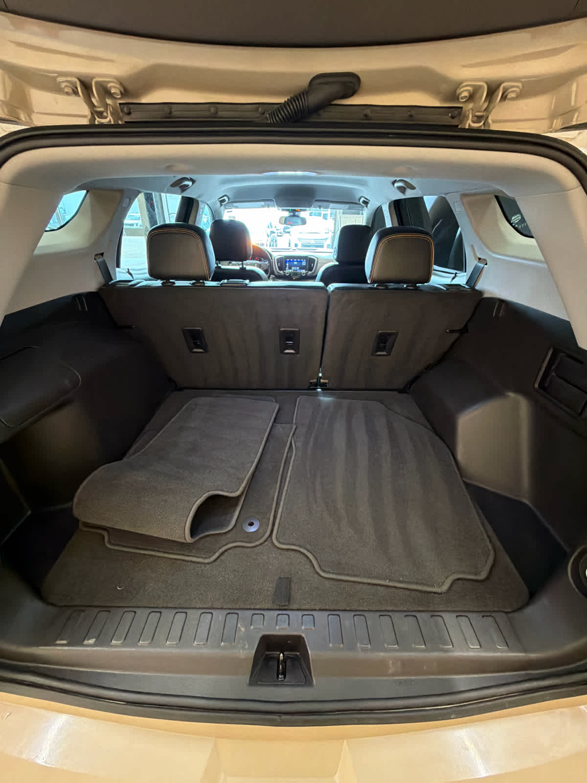 2023 GMC Terrain photo 30 of 37