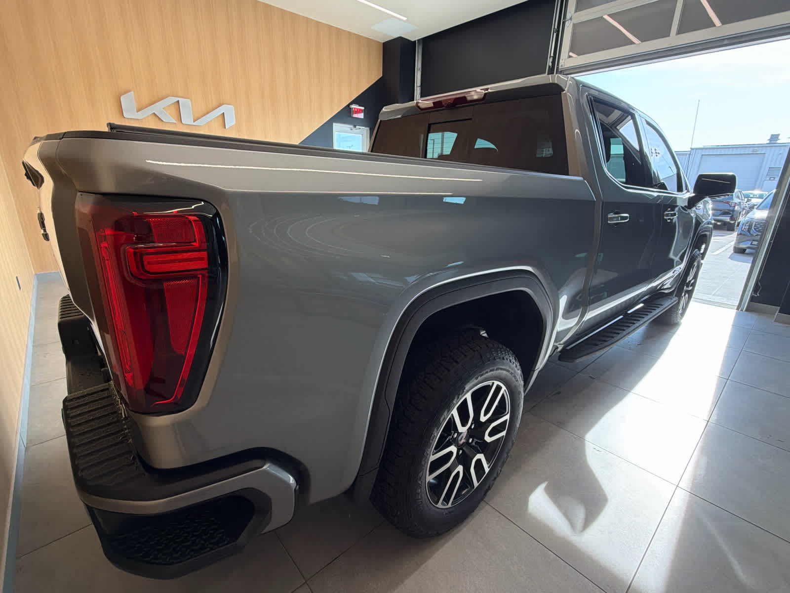 2026 GMC Sierra 1500 photo 4 of 42