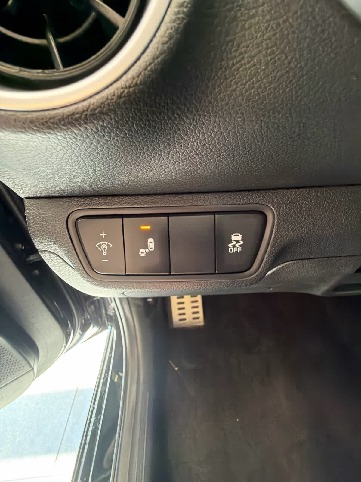 2024 Kia Forte photo 16 of 29