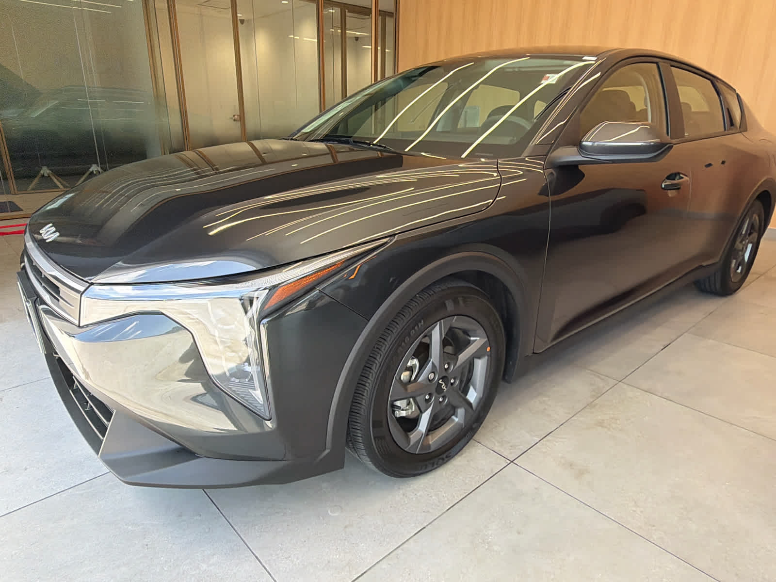 2025 Kia K4 photo 2 of 28