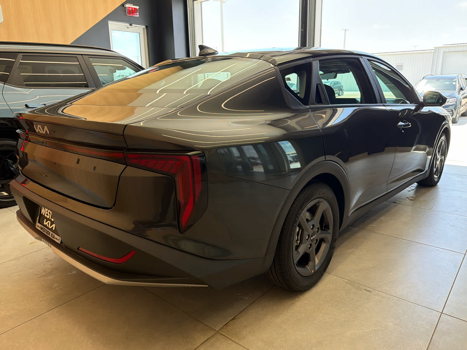 2025 Kia K4 photo 4 of 28