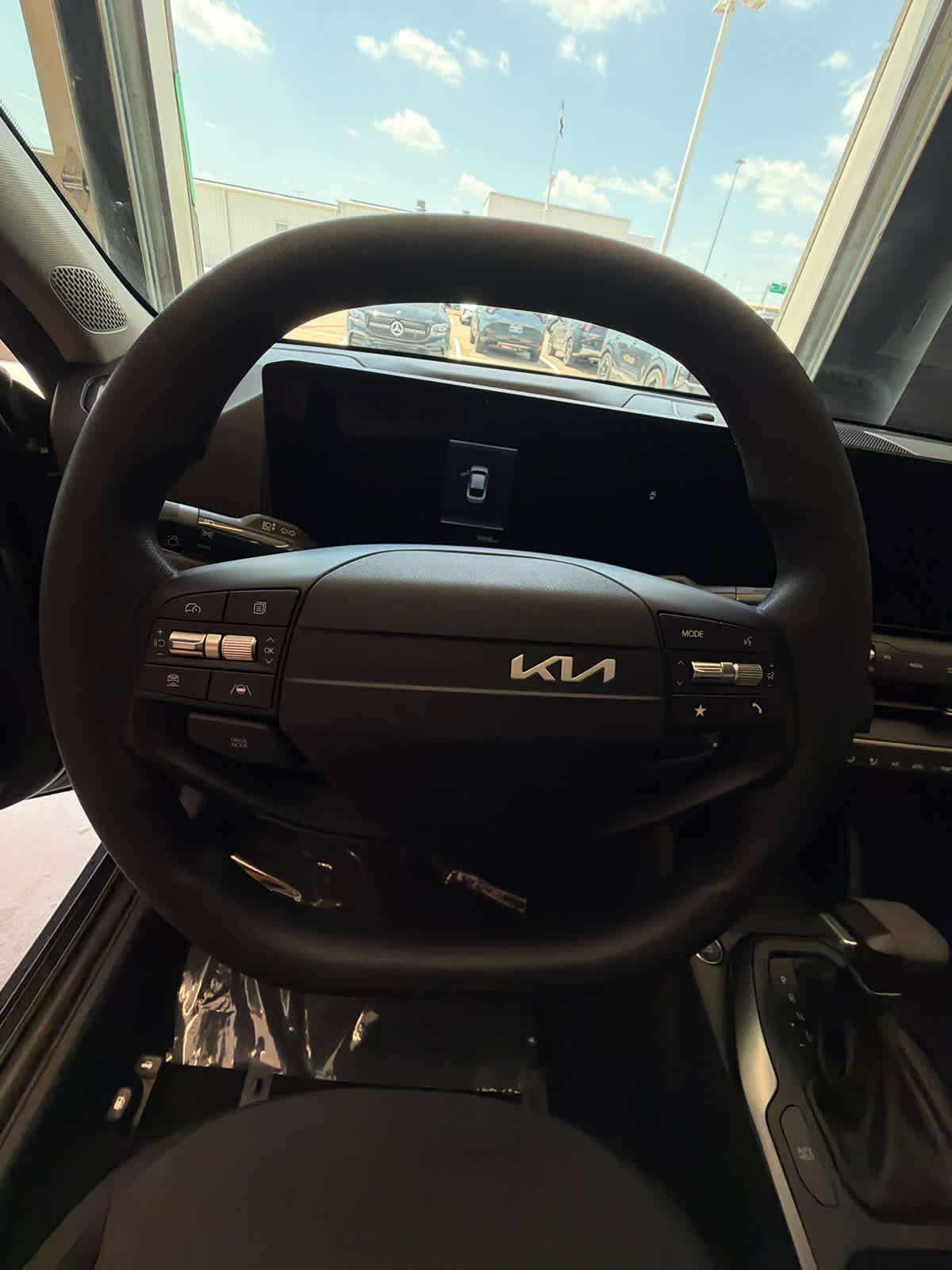 2025 Kia K4 photo 13 of 28