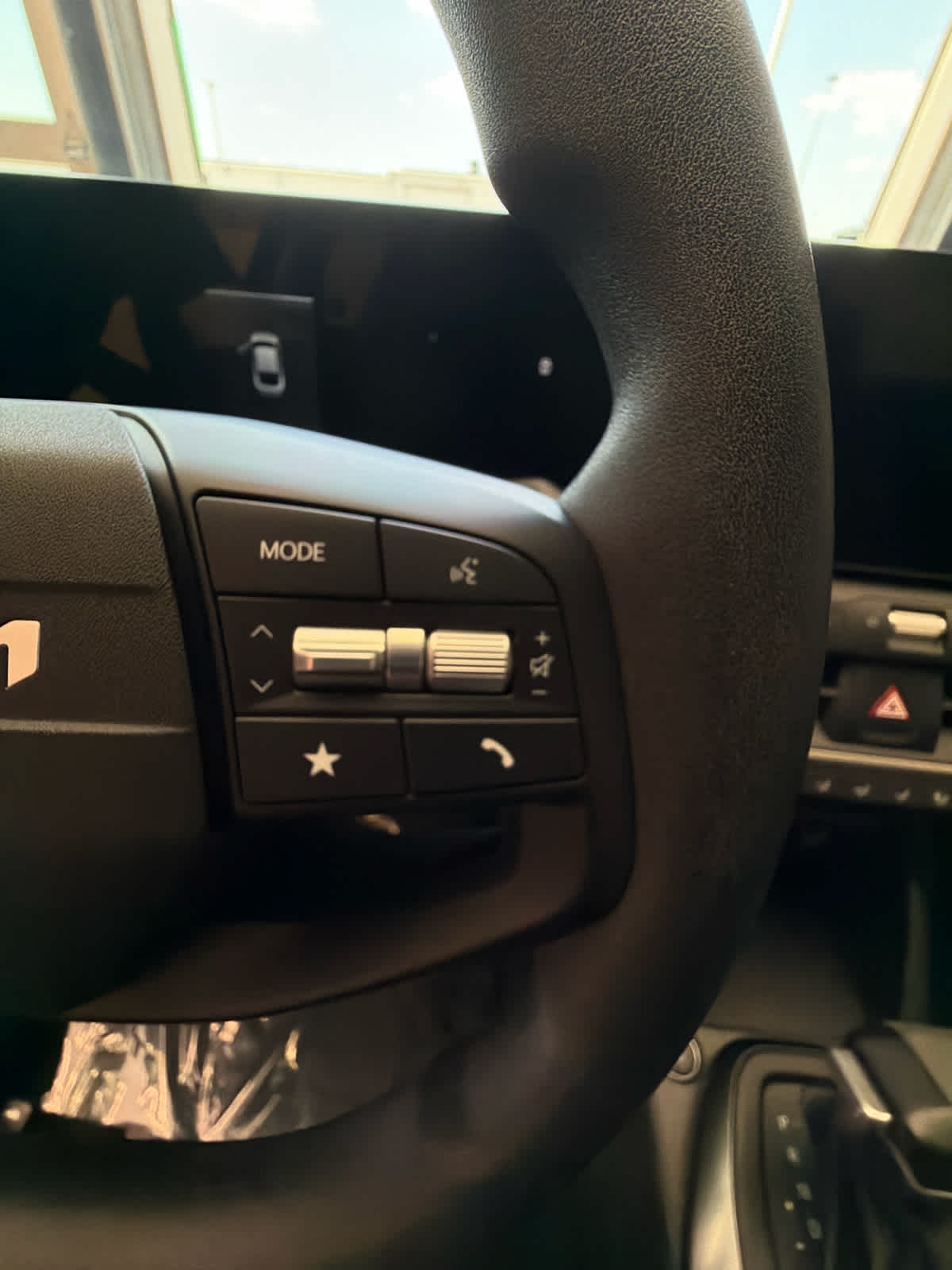 2025 Kia K4 photo 16 of 28
