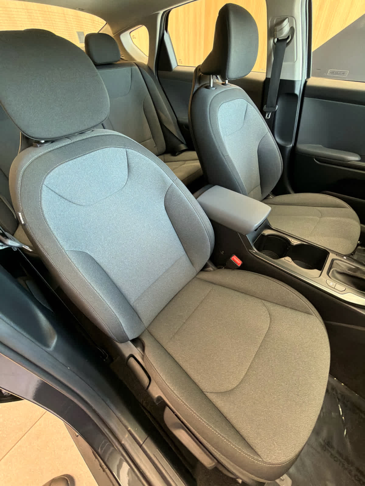 2025 Kia K4 photo 27 of 28