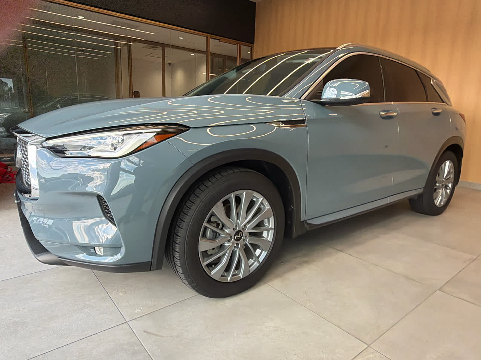 2024 INFINITI QX50 photo 2 of 38