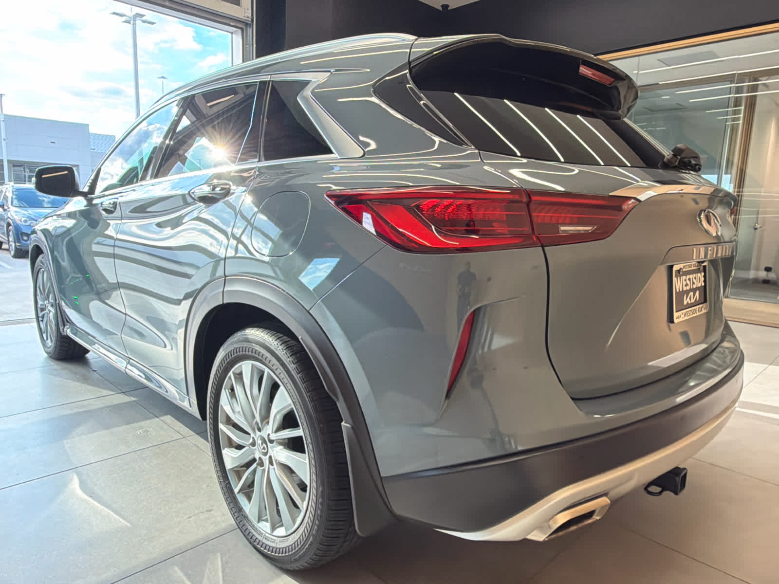2024 INFINITI QX50 photo 3 of 38