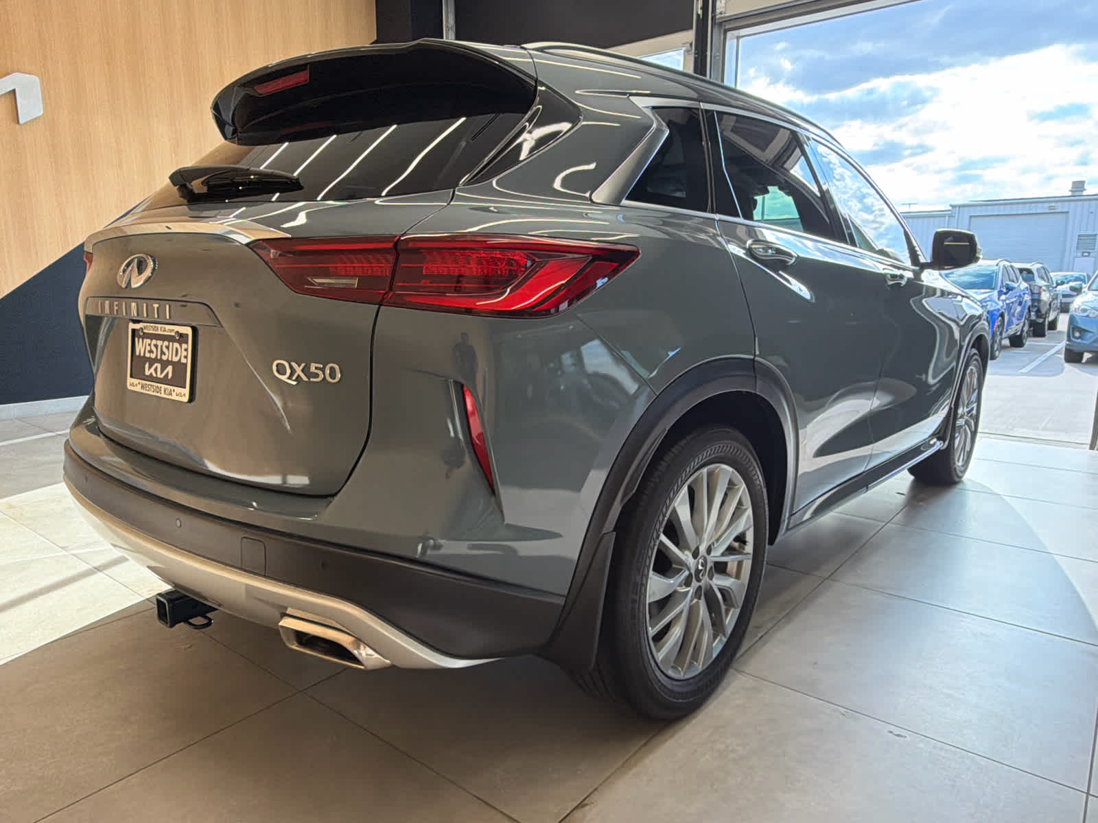2024 INFINITI QX50 photo 4 of 38
