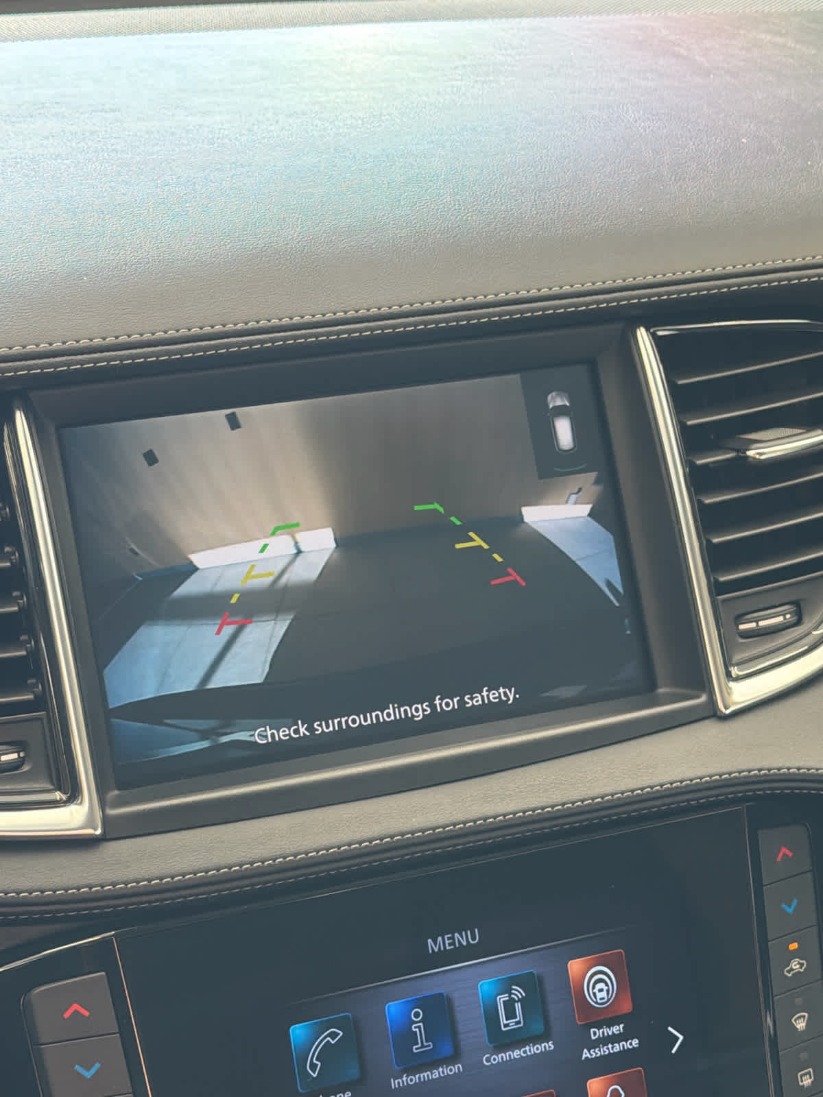 2024 INFINITI QX50 photo 27 of 38