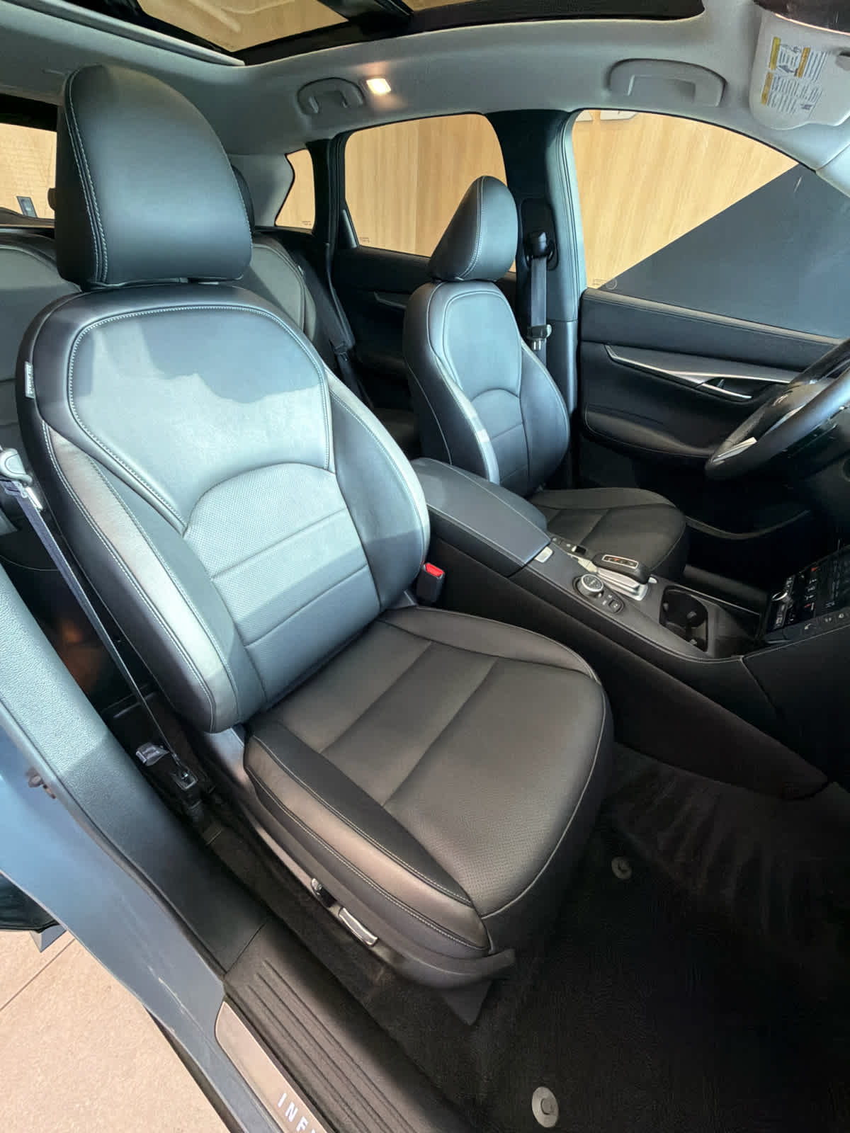 2024 INFINITI QX50 photo 36 of 38