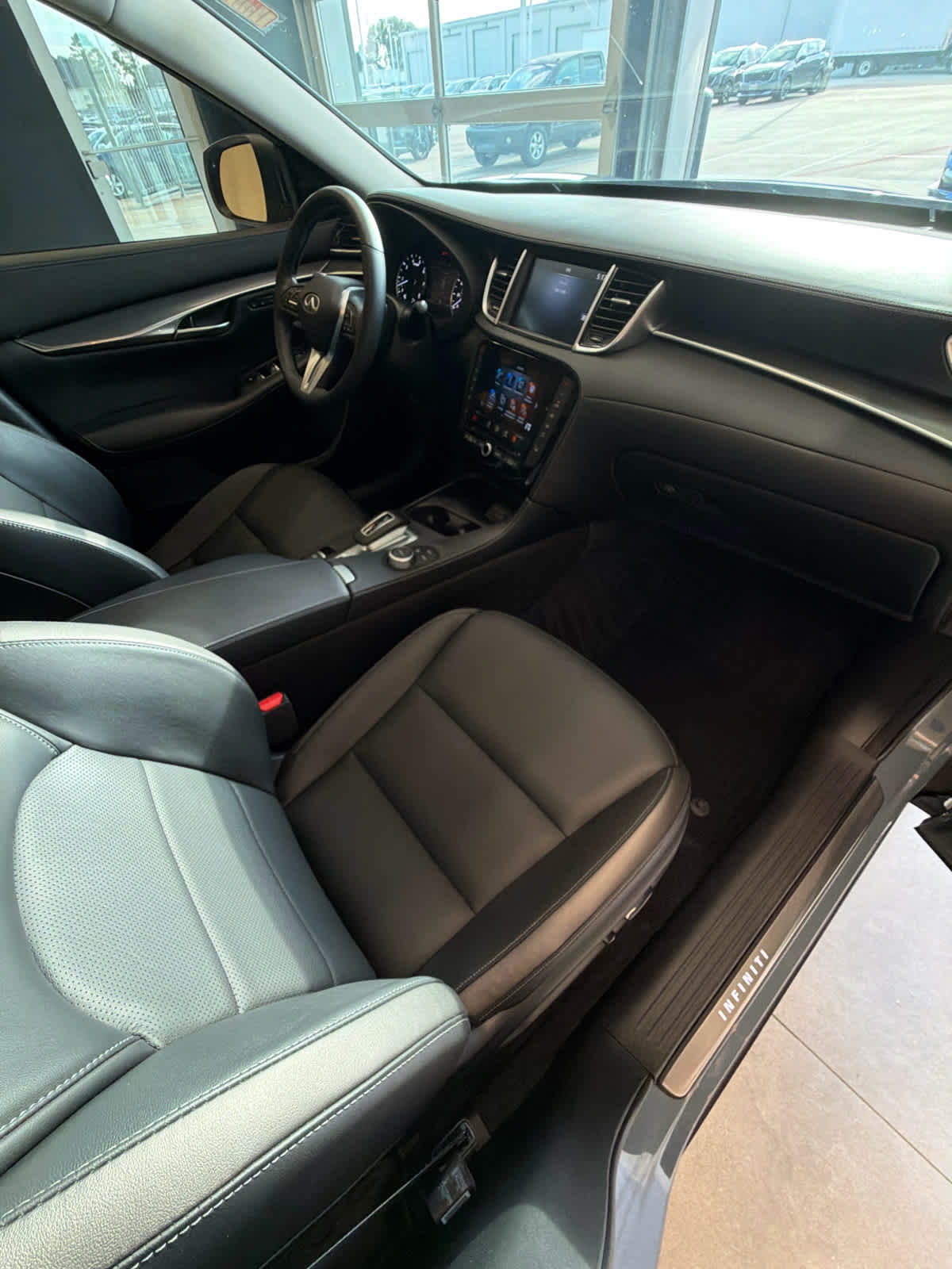 2024 INFINITI QX50 photo 37 of 38