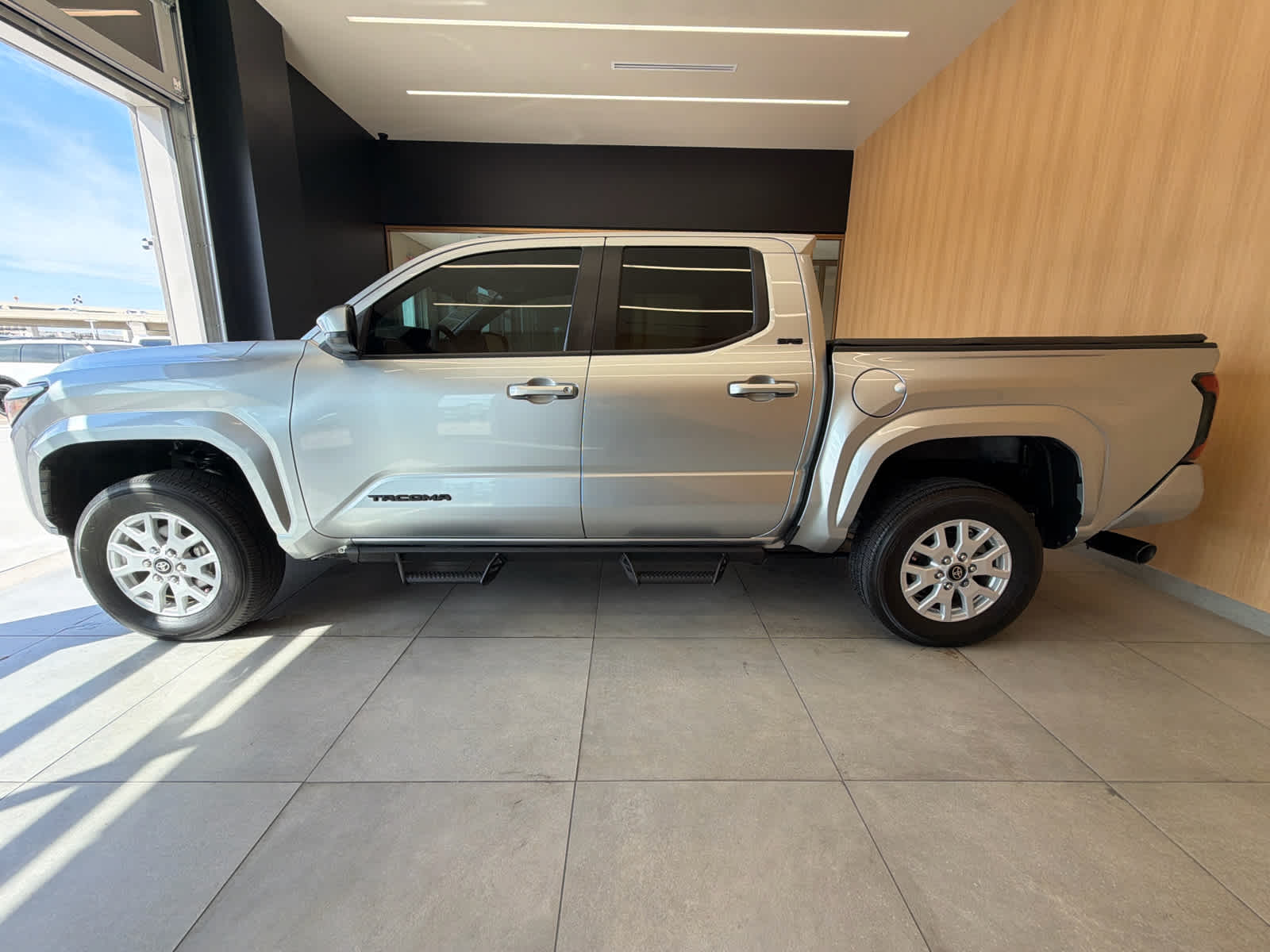 2025 Toyota Tacoma photo 7 of 31