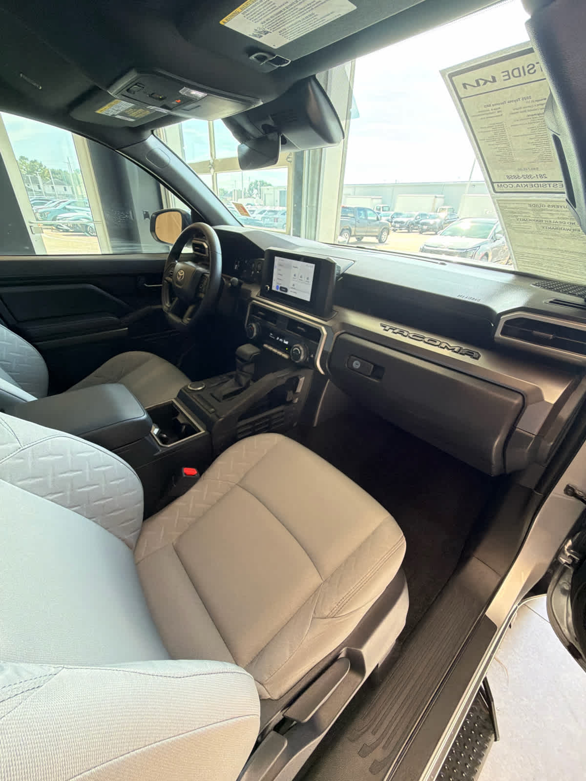 2025 Toyota Tacoma photo 28 of 31