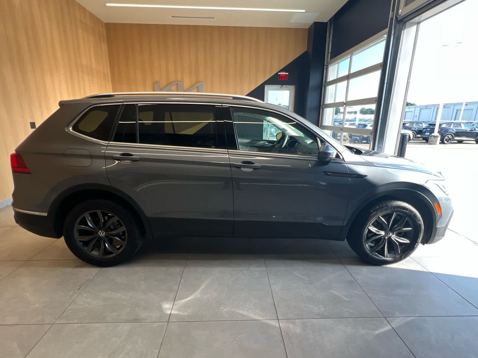 2023 Volkswagen Tiguan SE - 4