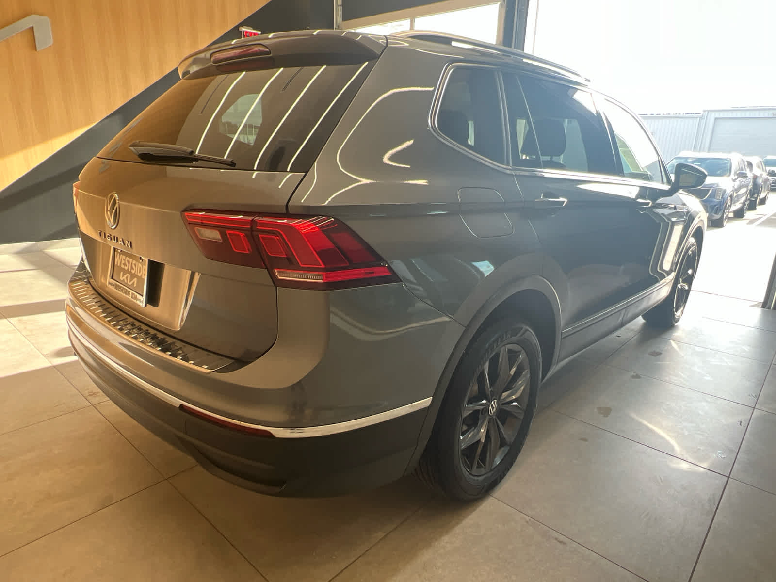 2023 Volkswagen Tiguan SE - 3