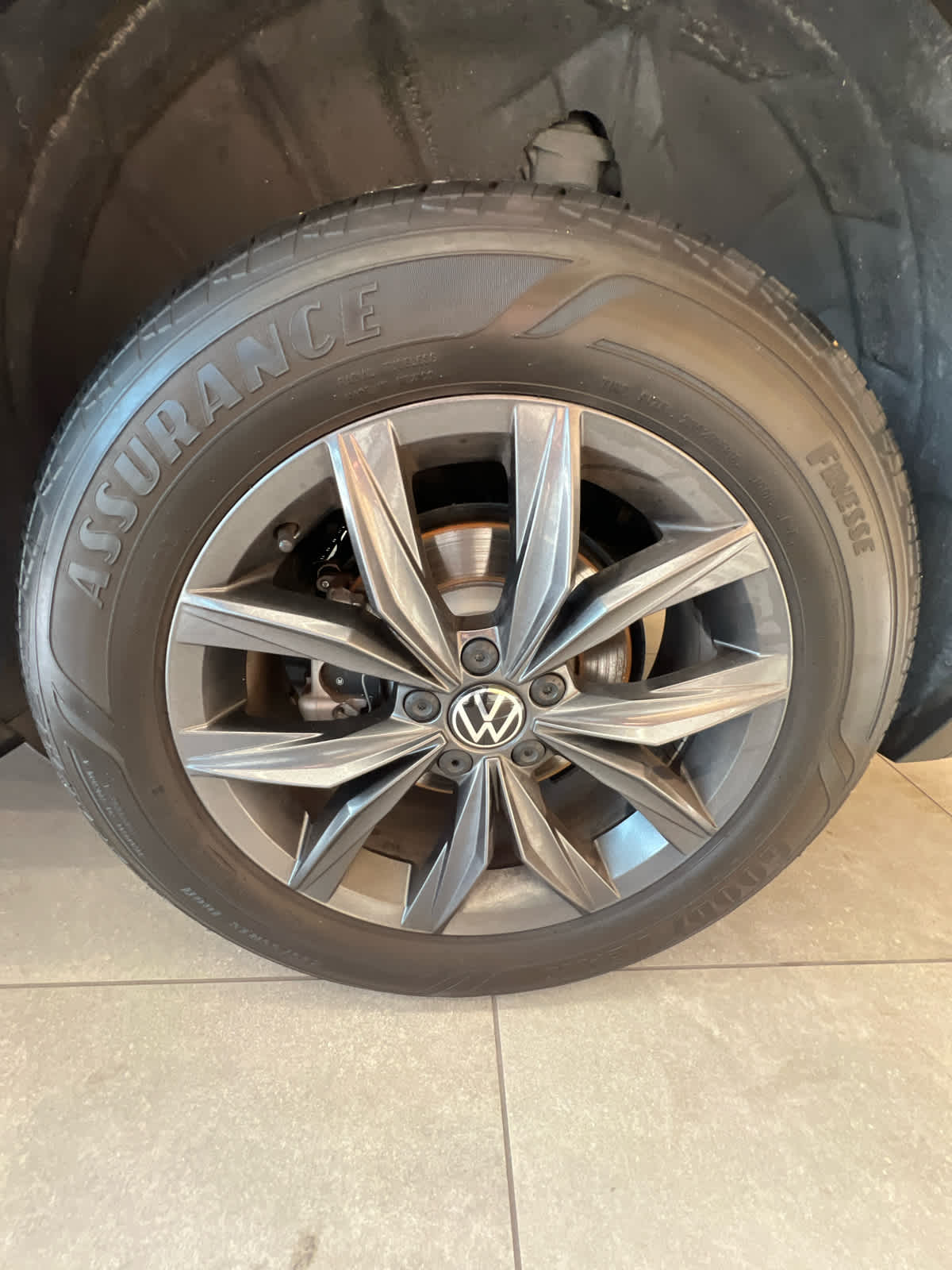 2023 Volkswagen Tiguan SE - 9