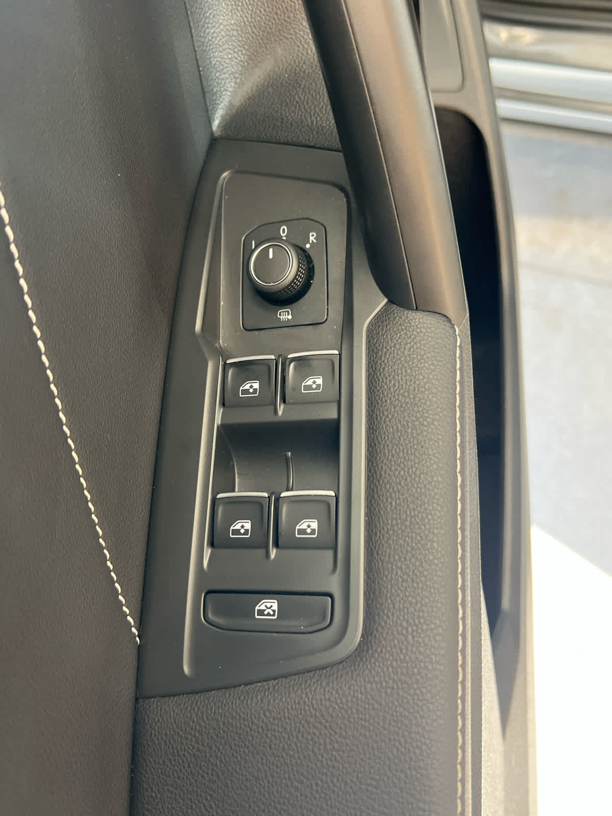 2023 Volkswagen Tiguan SE - 11