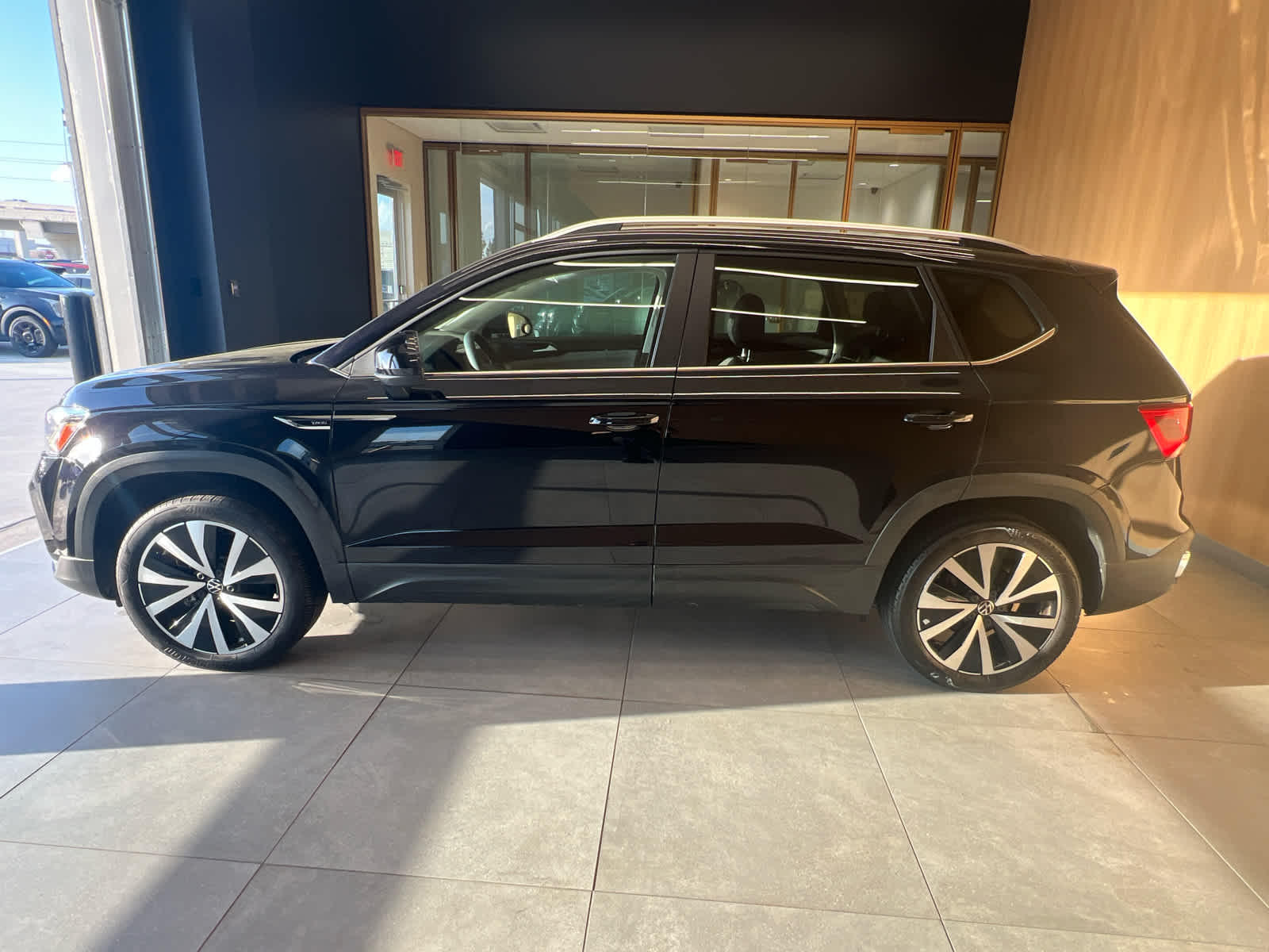 2022 Volkswagen Taos SE - 6