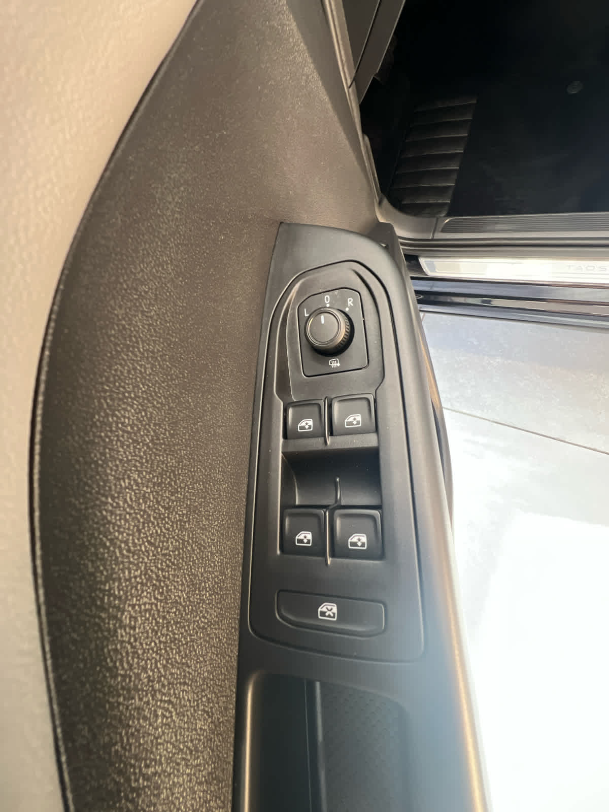 2022 Volkswagen Taos SE - 11