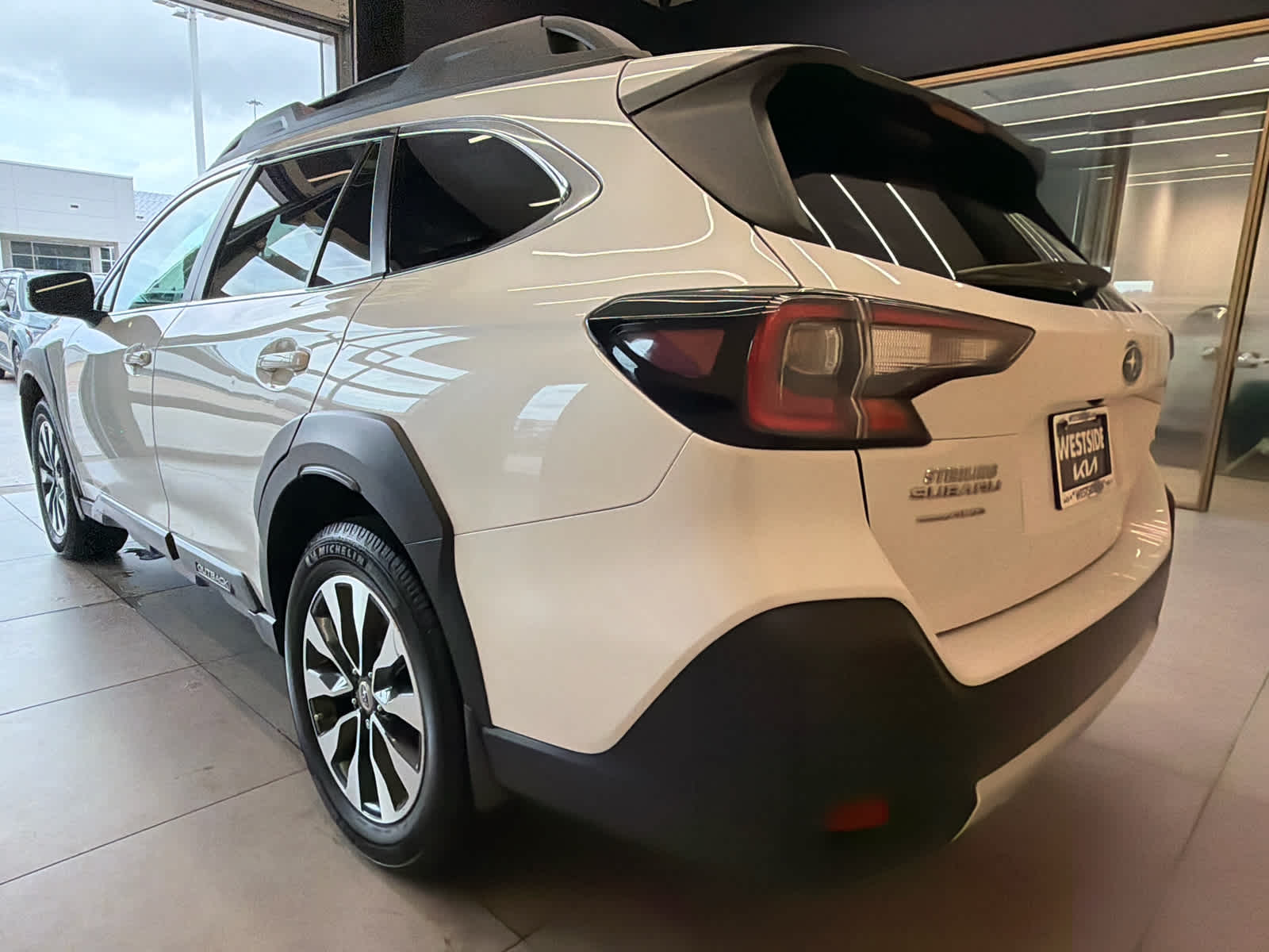 2023 Subaru Outback photo 3 of 36