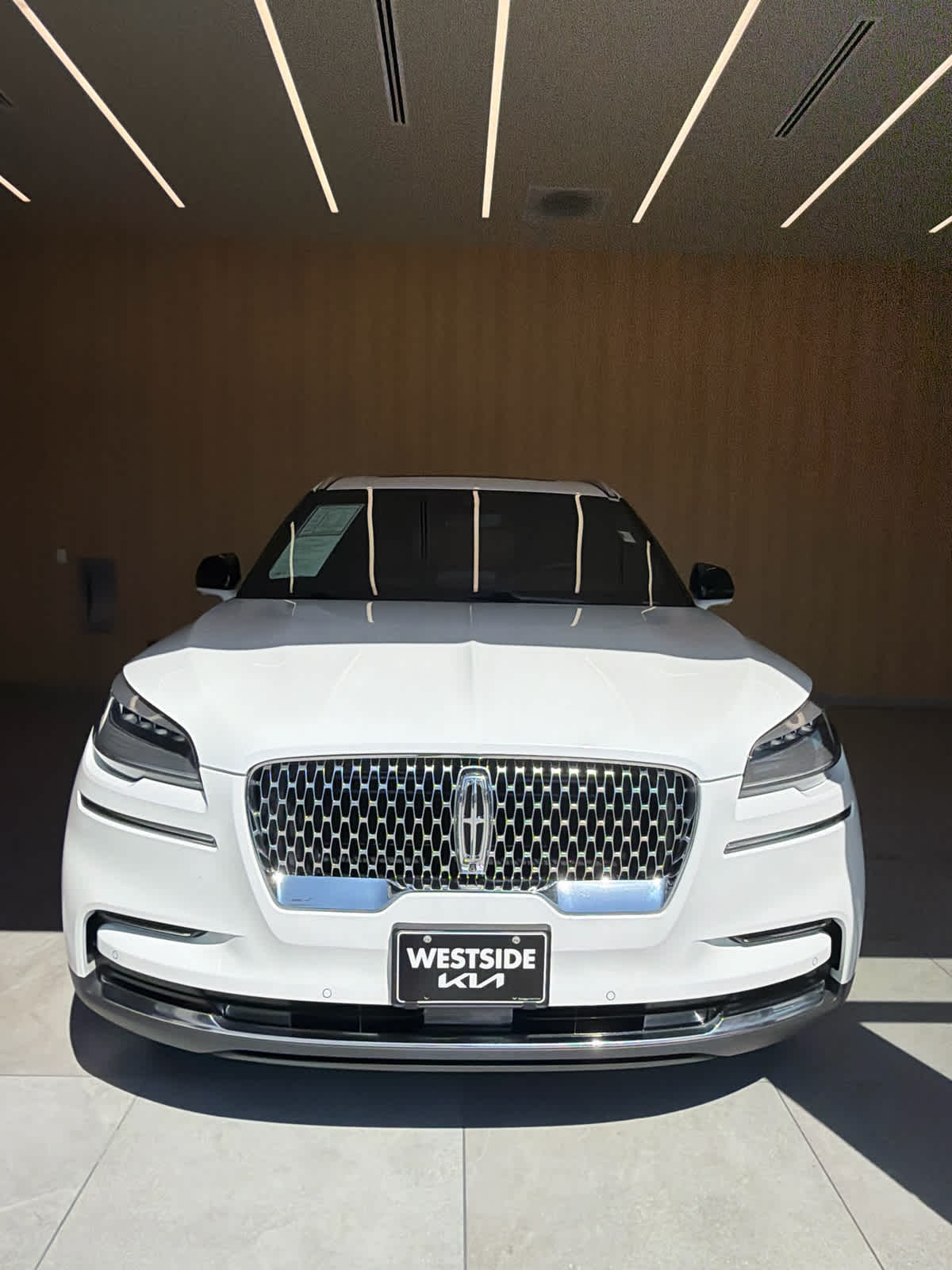 2022 Lincoln Aviator Reserve Pristine White Metallic Tri-Coat at Beck & Masten Kia