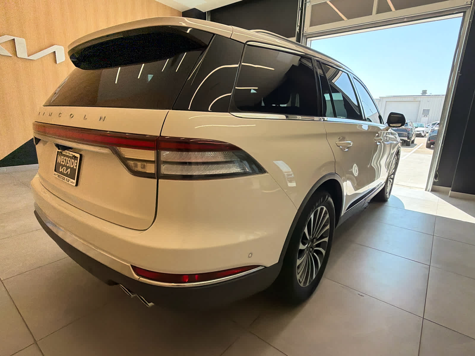 2022 Lincoln Aviator Reserve Pristine White Metallic Tri-Coat at Beck & Masten Kia