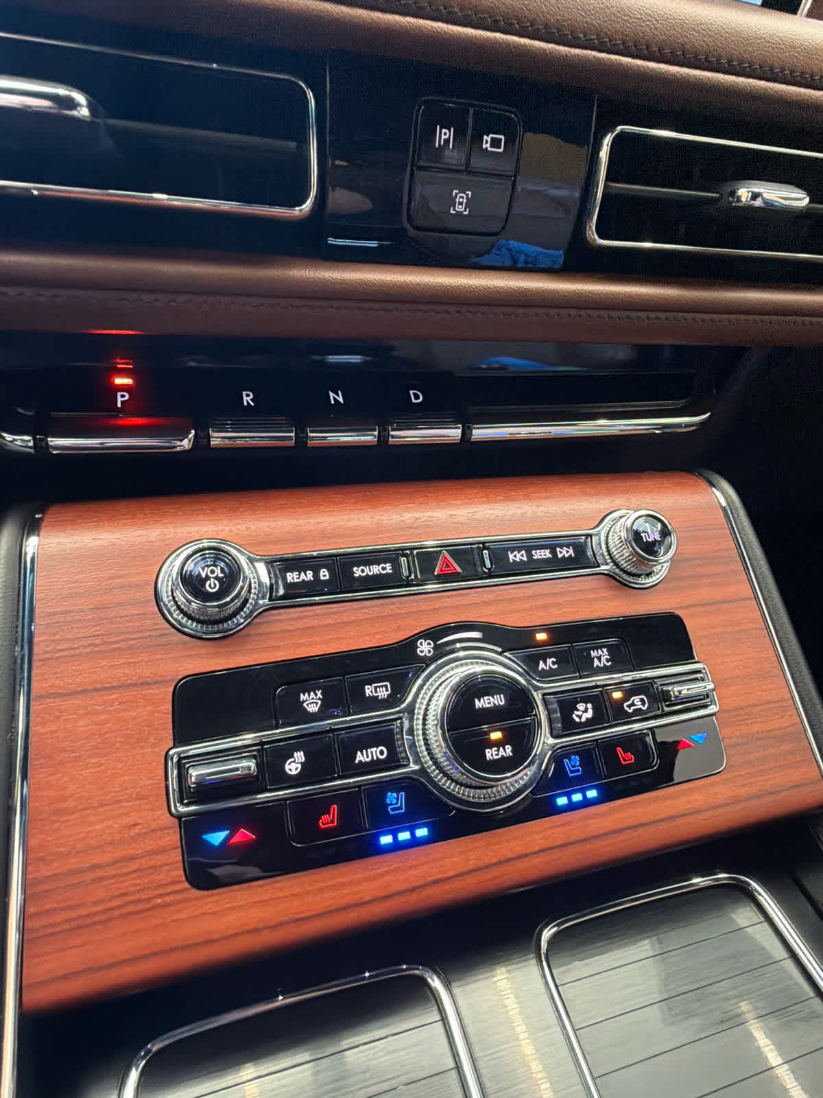 2022 Lincoln Aviator Reserve Pristine White Metallic Tri-Coat at Beck & Masten Kia