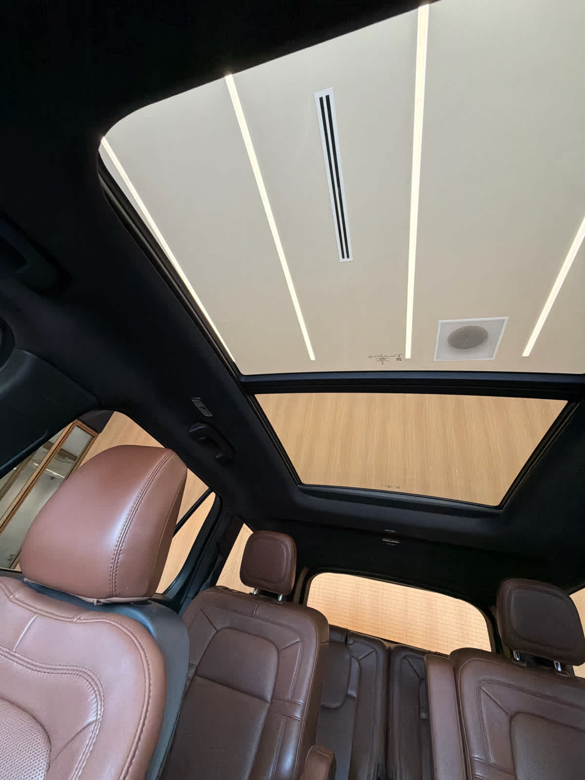 2022 Lincoln Aviator Reserve Pristine White Metallic Tri-Coat at Beck & Masten Kia