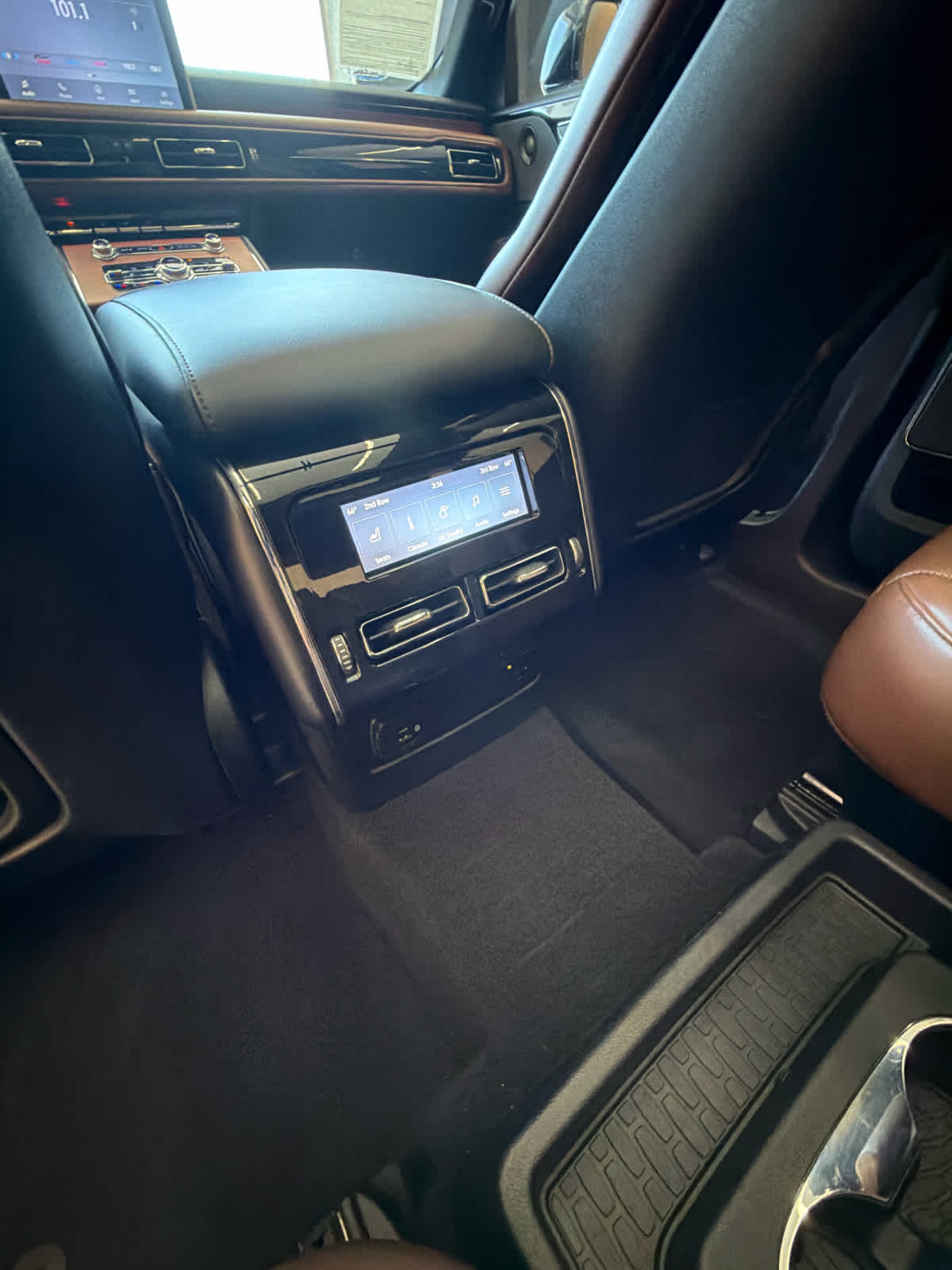 2022 Lincoln Aviator Reserve Pristine White Metallic Tri-Coat at Beck & Masten Kia