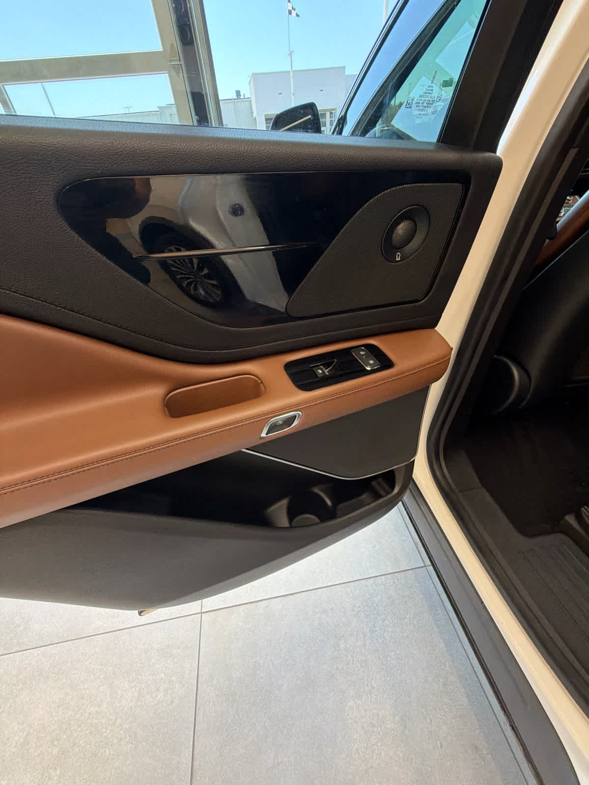 2022 Lincoln Aviator Reserve Pristine White Metallic Tri-Coat at Beck & Masten Kia
