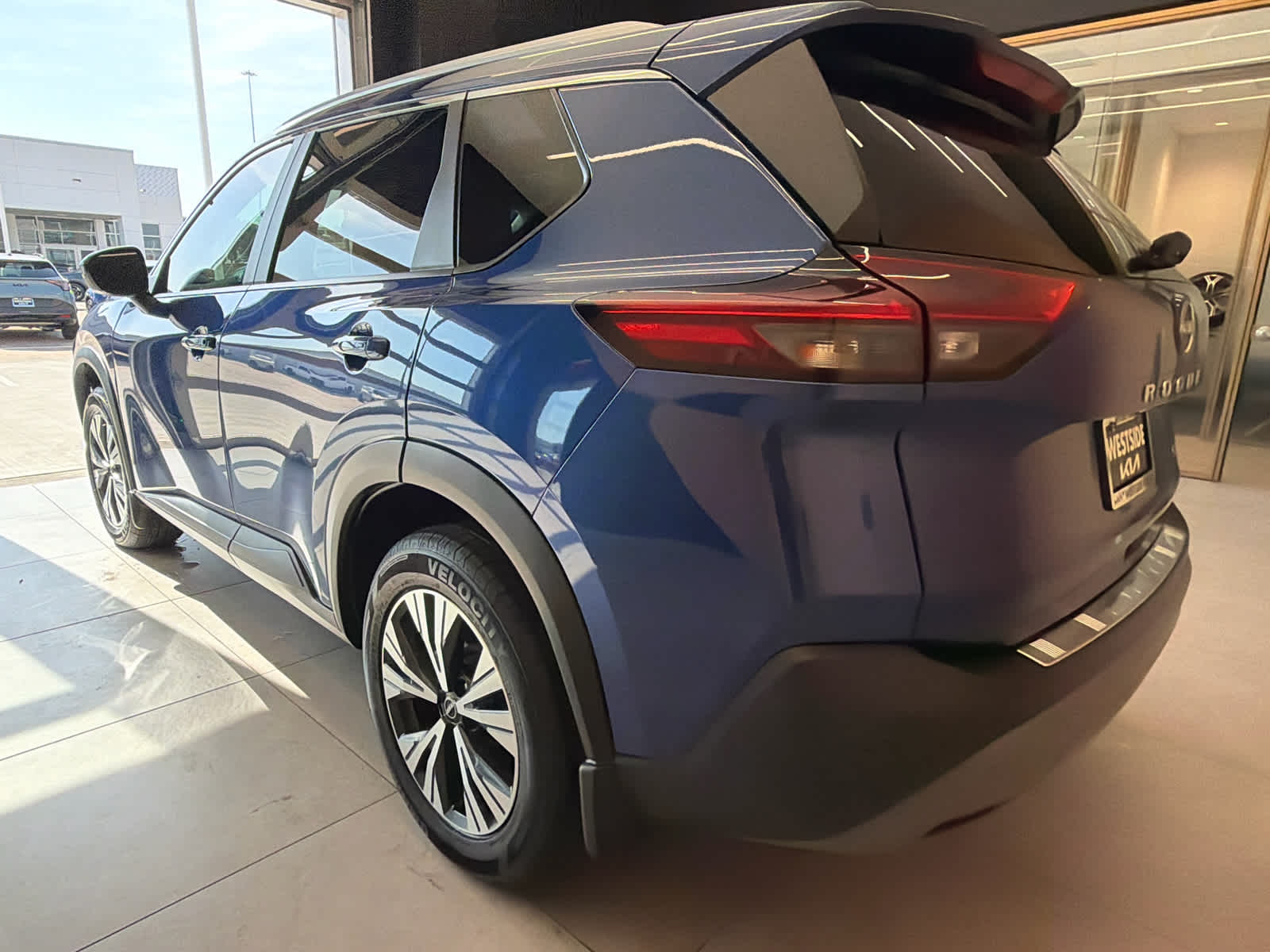 2022 Nissan Rogue photo 3 of 34